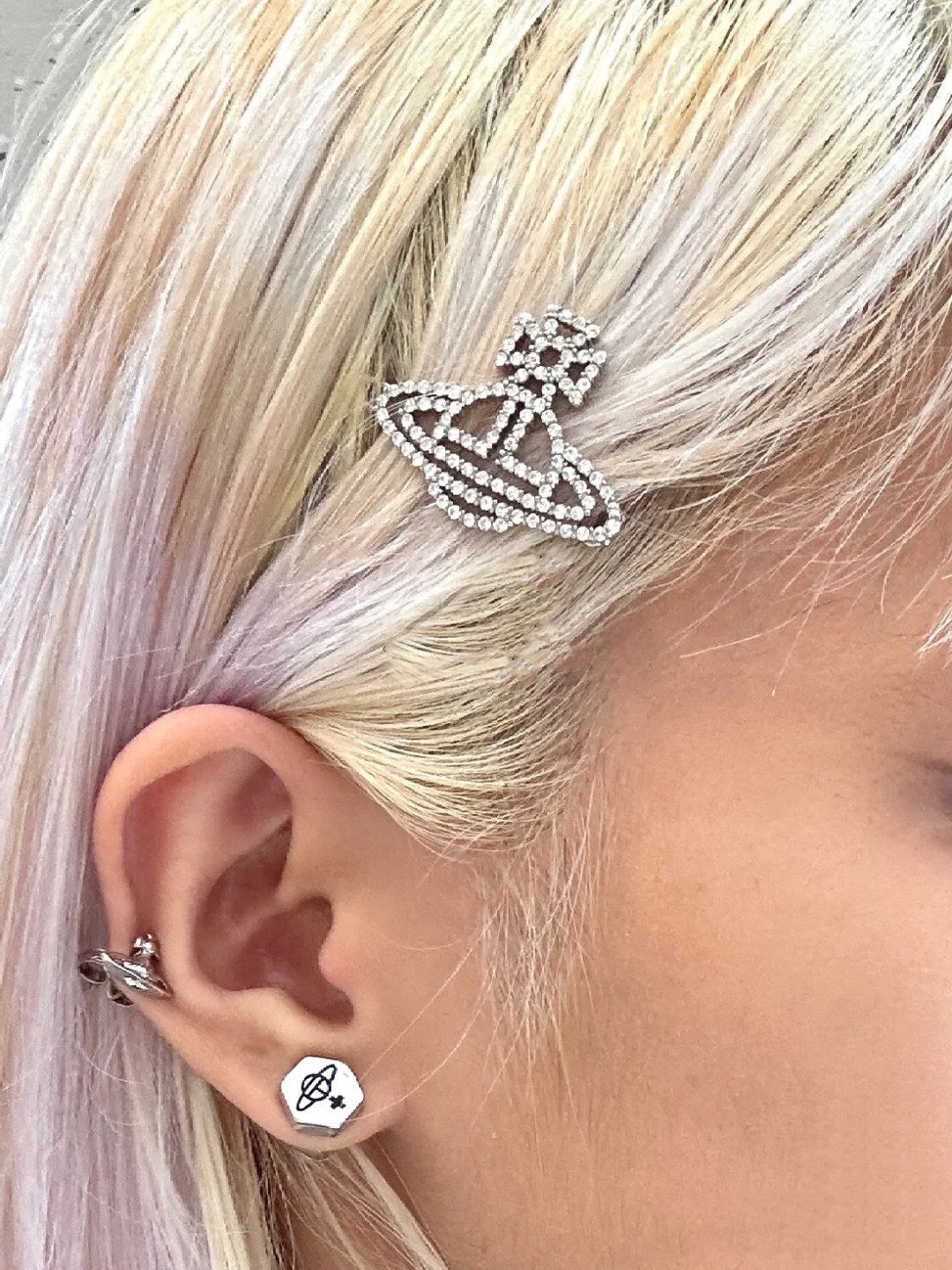 Saturn-themed Hair Clips: Unique Design with High Quality Materials for Fashionable Look - 图片 9