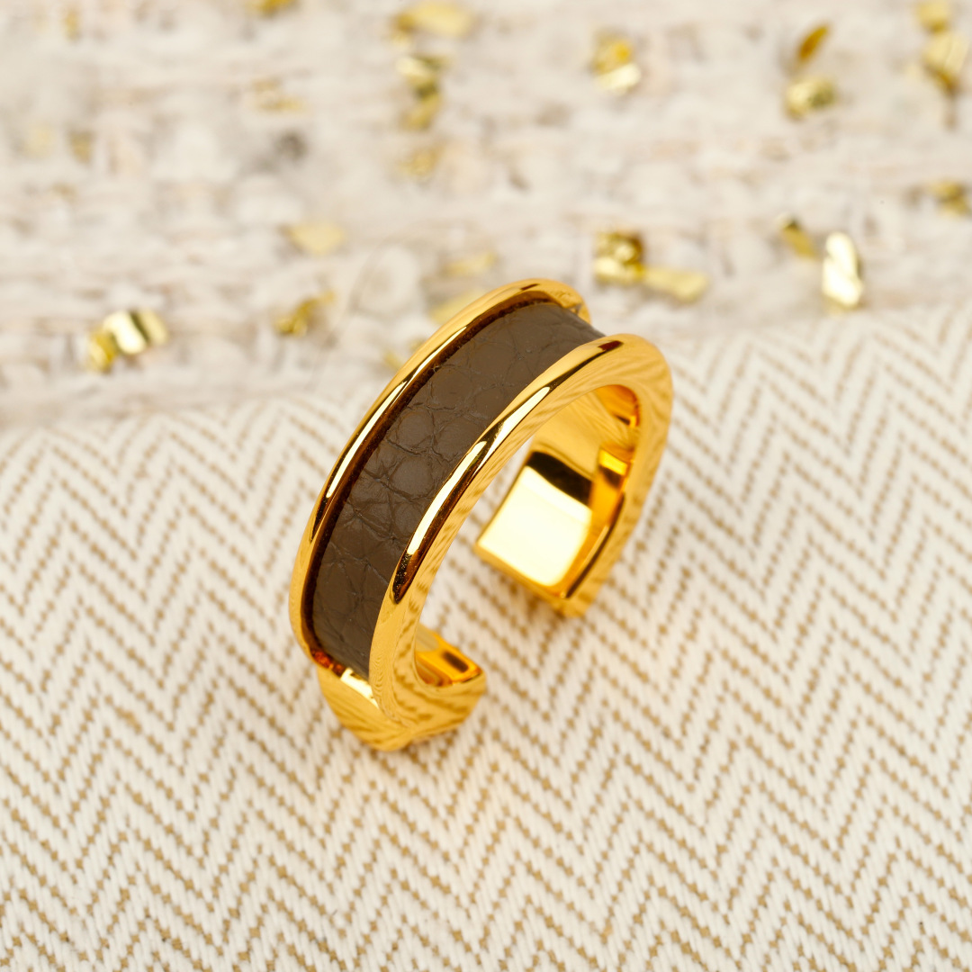 【我们出品】专柜3150，

【OMaillon H开口柳丁戒指】O’Maillon系列的灵感源自经典“