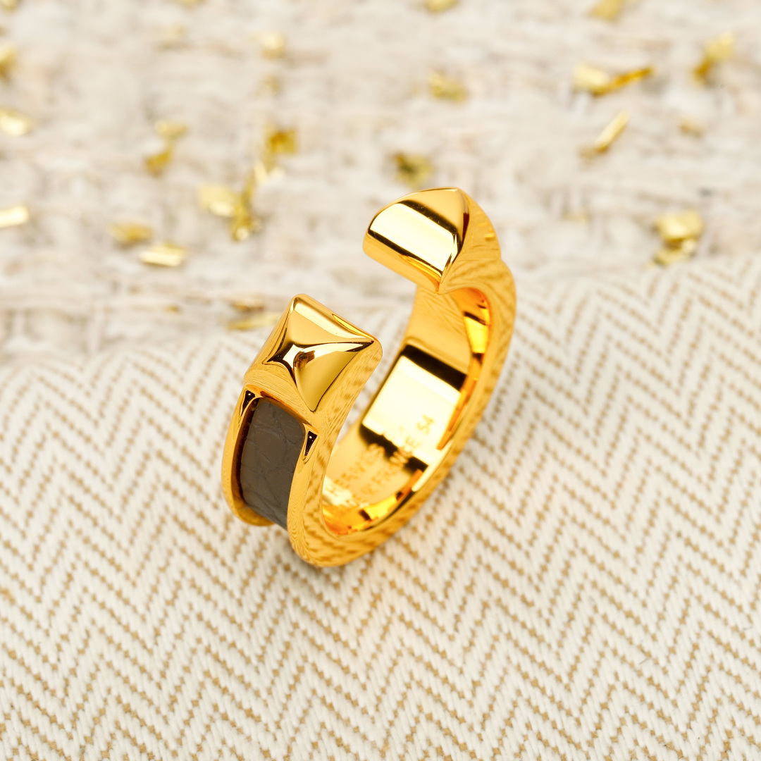 【我们出品】专柜3150，

【OMaillon H开口柳丁戒指】O’Maillon系列的灵感源自经典“