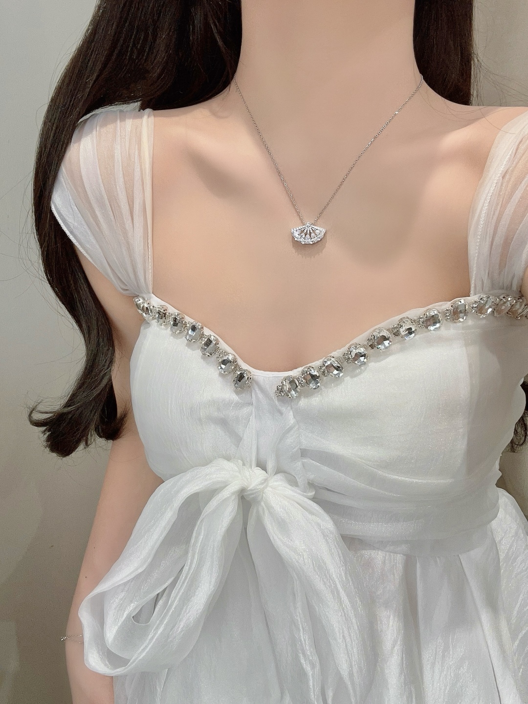 【我们出品】

【彩宝系列-扇子项链】重工版本，非市面轻工版，通体925纯银➕耐磨保色度行业最新配方优金