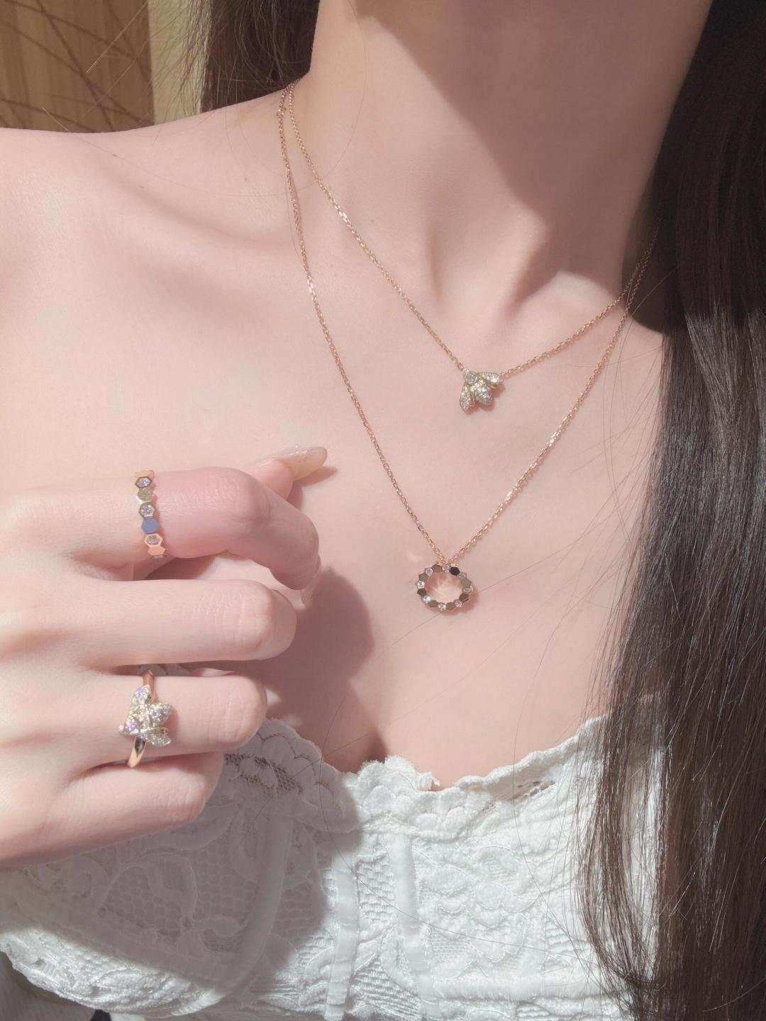 Luxury Bee Necklaces in Real Gold for ZP: Bee My Love Collection Review - 图片 2