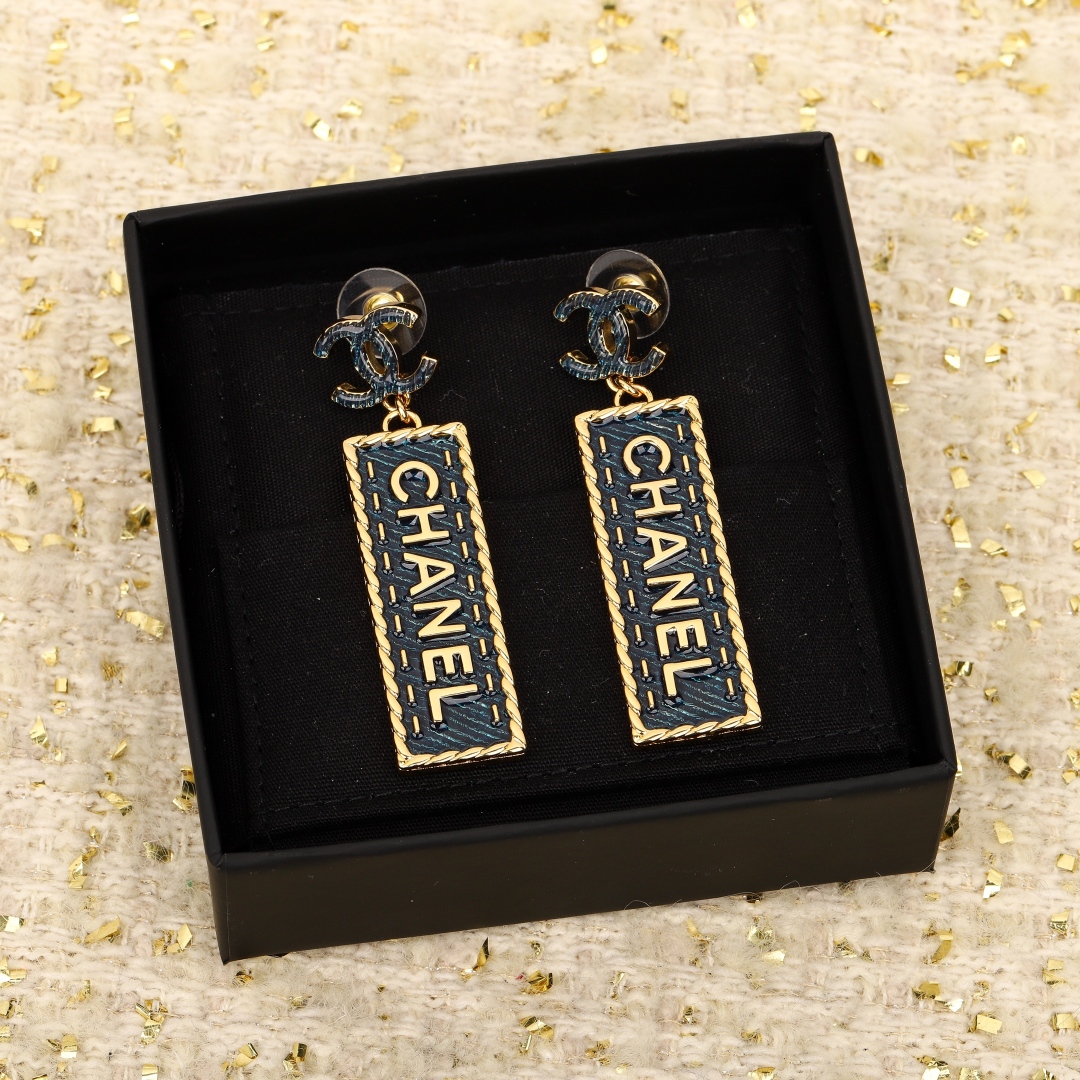 【我们出品】zp🆕 7600！

【香 牛仔双c方块耳环】24春夏最新款❗️爆款❤️🔥牛仔爱心系列！全网