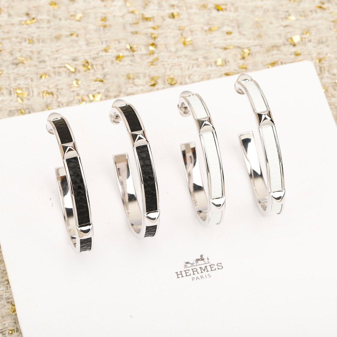 【我们出品】zp🆕12450，

【OMaillon H柳丁耳环】O’Maillon系列的灵感源自经典“