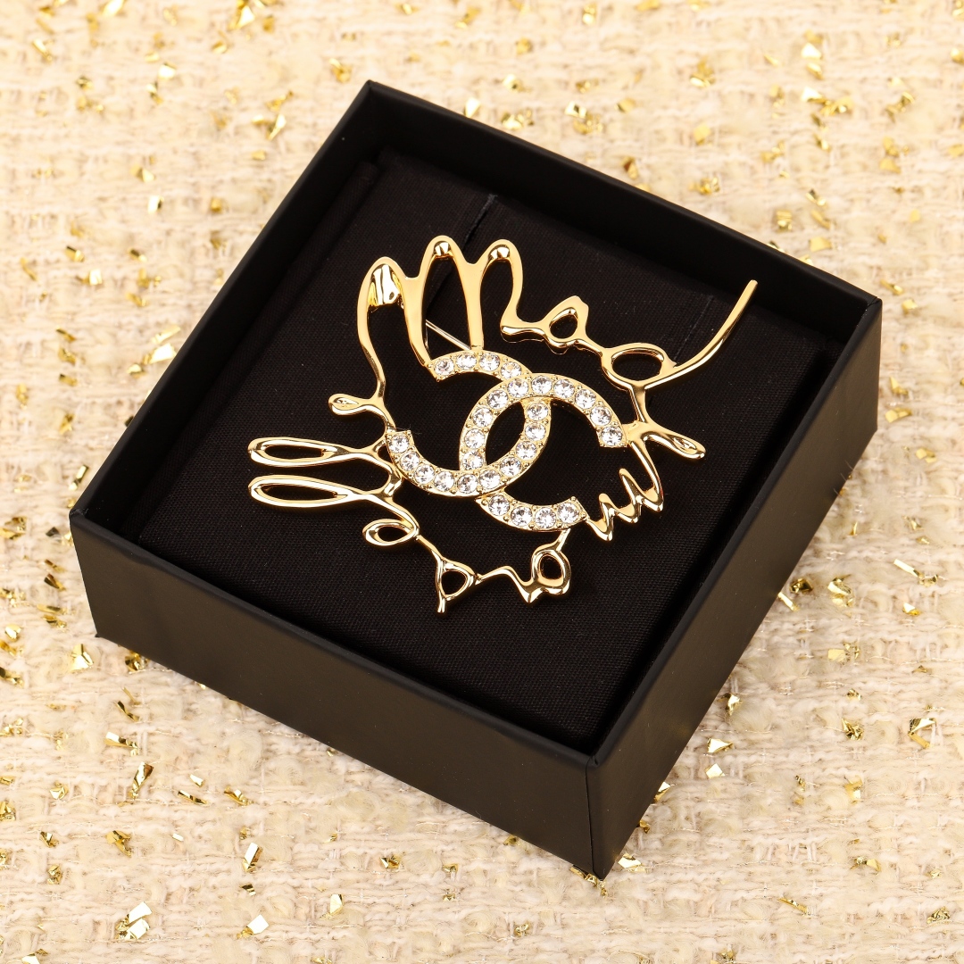 【我们出品】zp🆕5800，！

【香连笔字母双c胸针】24s春夏最新款绝美系列！全网首发！现huo秒发