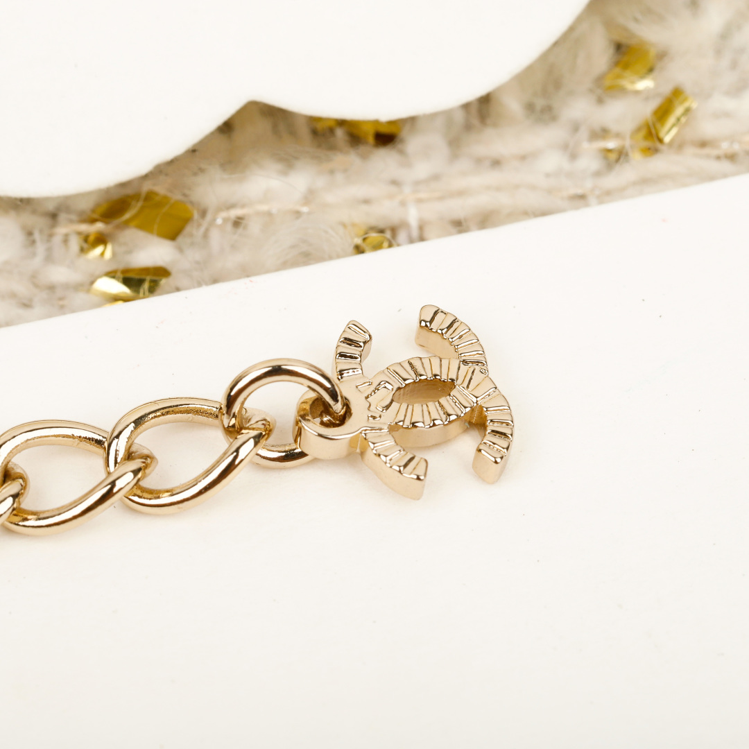 【我们出品】zp🆕 10900！❗️

【香 25B皮穿链多元素项链/choker】长度可调节❗️秋冬新