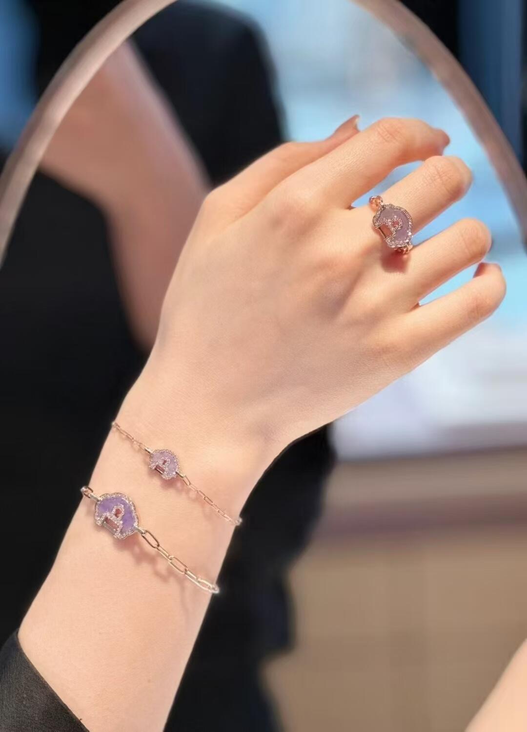 Title: “Petite Yu Yi Series: Real Gold Diamond Jewelry with Emotional Meaning” Summary: Order real gold diamond jewelry from Petite Yu Yi series symbolizing eternal love and fashion. - 图片 3