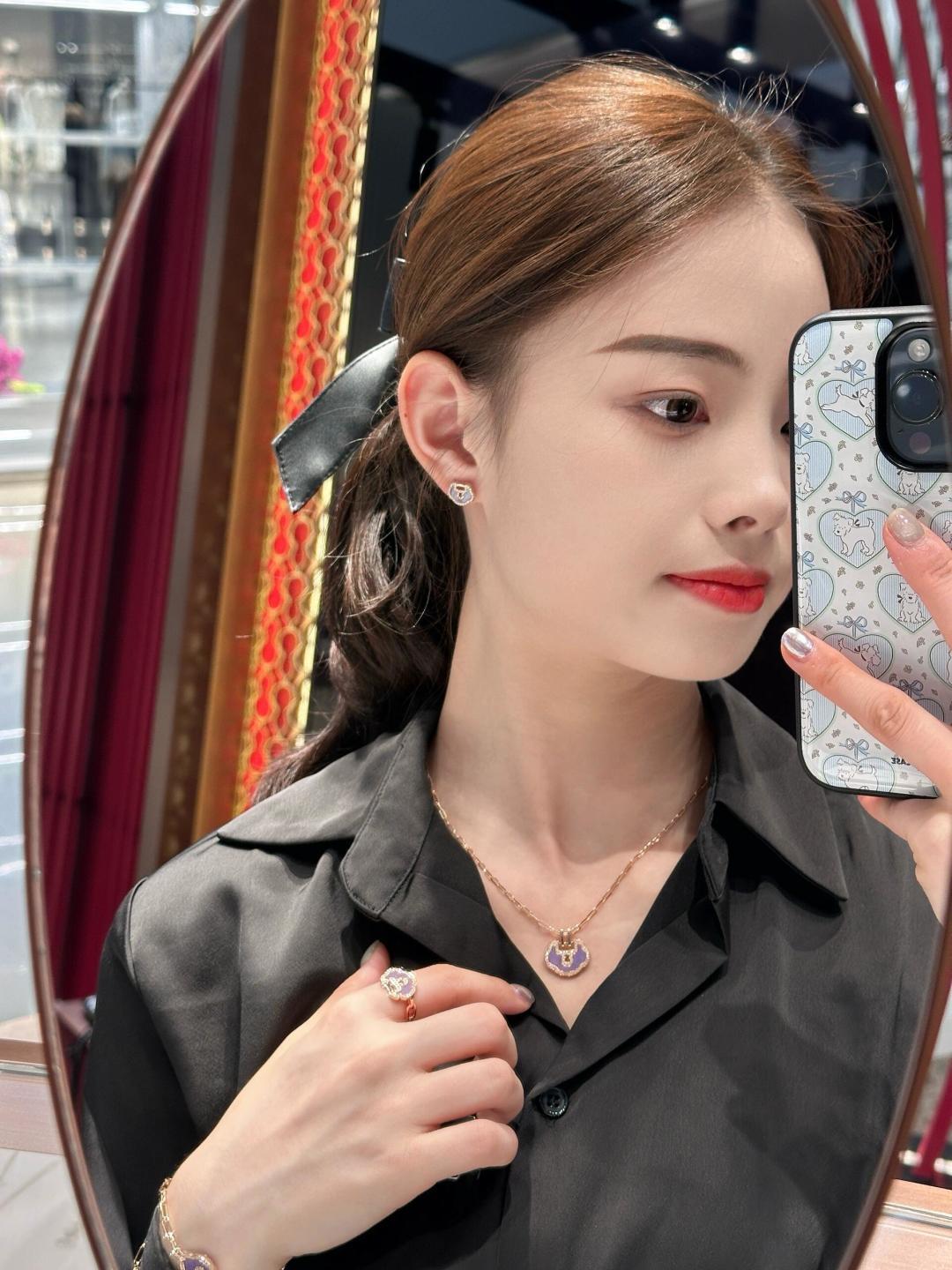 Title: “Petite Yu Yi Series: Real Gold Diamond Jewelry with Emotional Meaning” Summary: Order real gold diamond jewelry from Petite Yu Yi series symbolizing eternal love and fashion. - 图片 9