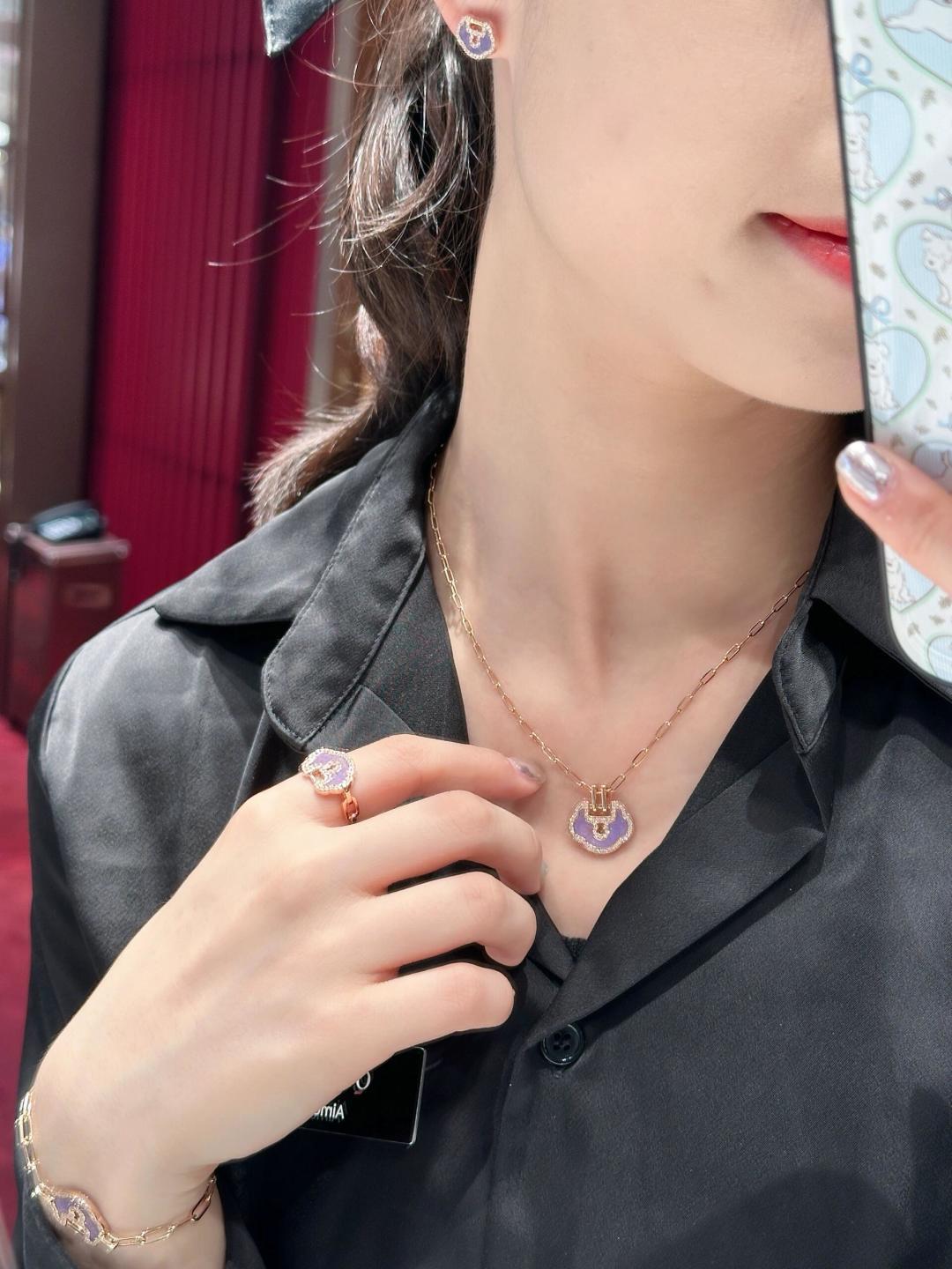 Title: “Petite Yu Yi Series: Real Gold Diamond Jewelry with Emotional Meaning” Summary: Order real gold diamond jewelry from Petite Yu Yi series symbolizing eternal love and fashion. - 图片 7