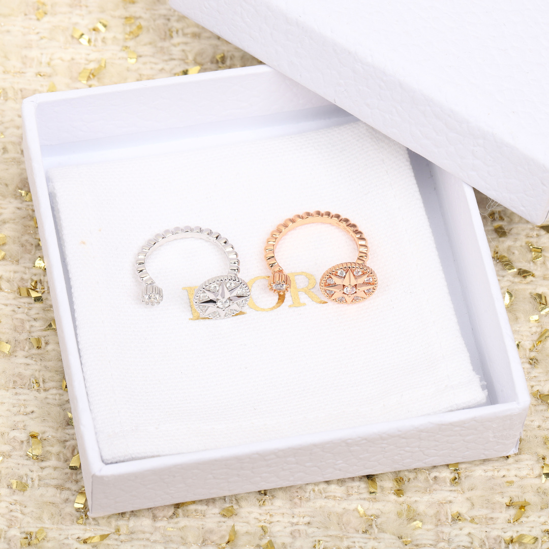 “Fu.ROSE CÉLESTE Ring by Victoria de Castellane: Elegant 18kg Gold-Plated Silver Compass Design” - 图片 2