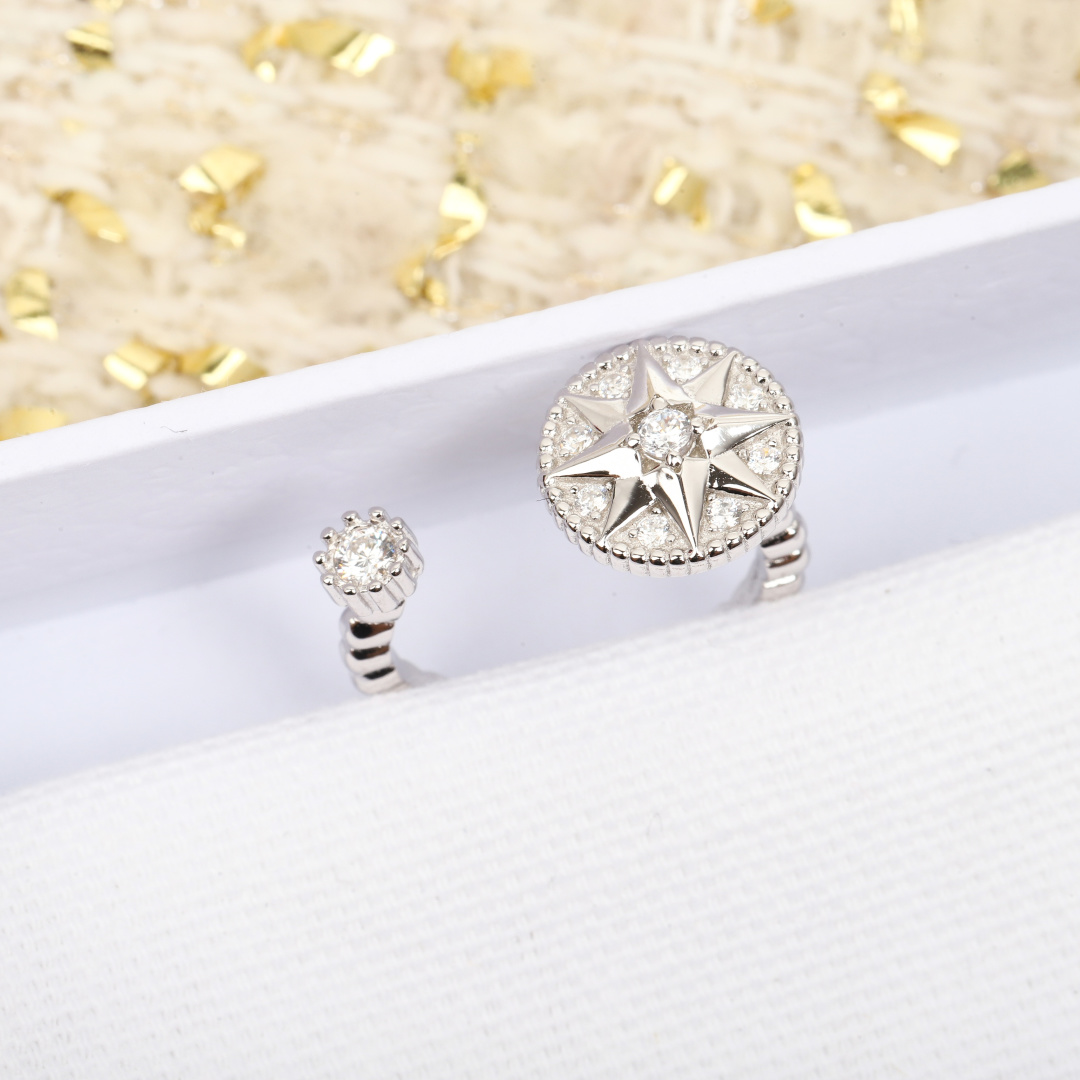 “Fu.ROSE CÉLESTE Ring by Victoria de Castellane: Elegant 18kg Gold-Plated Silver Compass Design” - 图片 4
