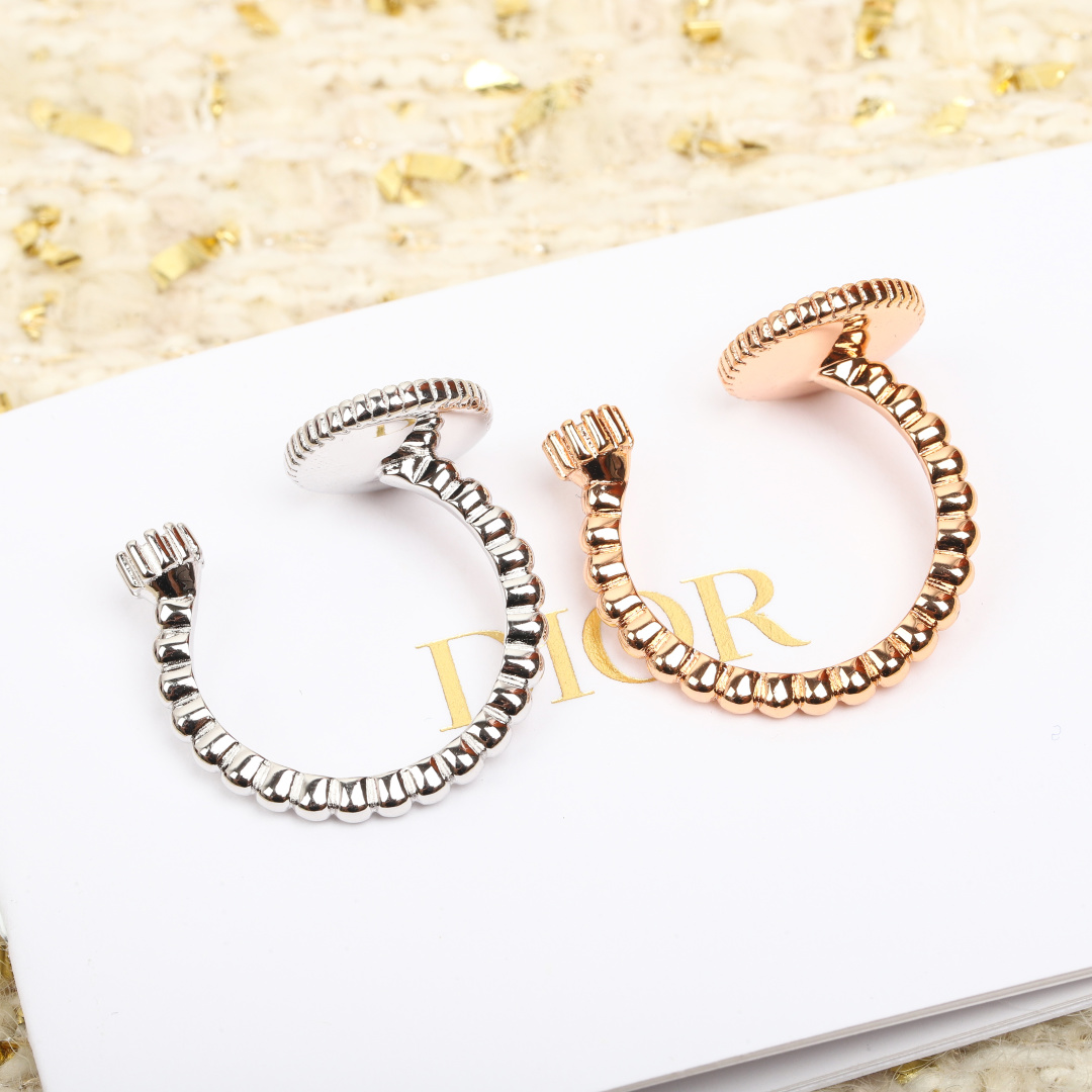 “Fu.ROSE CÉLESTE Ring by Victoria de Castellane: Elegant 18kg Gold-Plated Silver Compass Design” - 图片 6