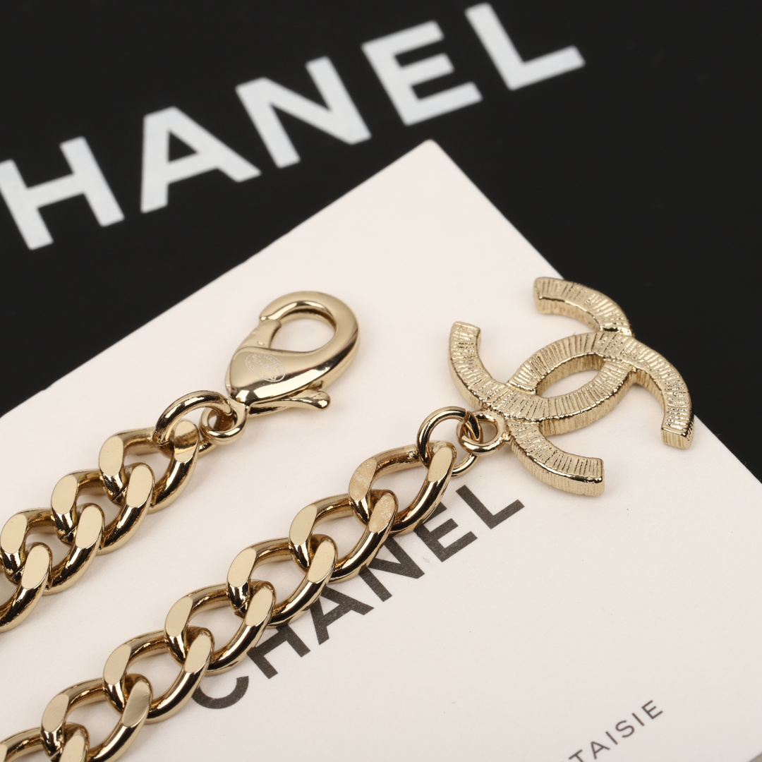 【我们出品】

🔥🔥必入爆款项链！【Ch@nel方块choker】非常重工，我们一致致zp🆕，黄铜材质，
