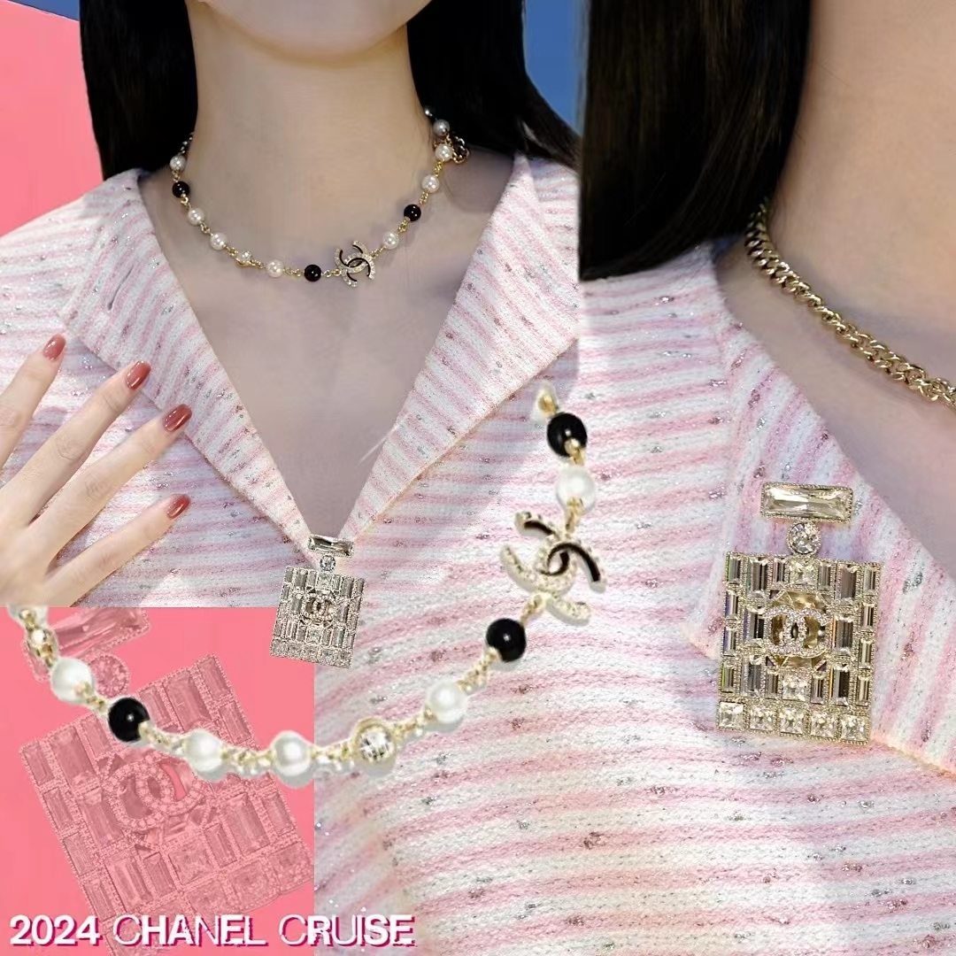 【我们出品】！

【Ch@nel香水瓶水钻胸针】太太太完美了强强这一季度的系列，绝了，太高档了❗️香水瓶