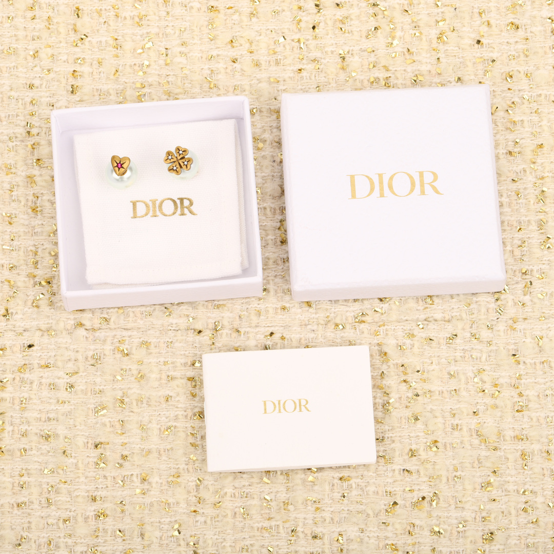 Dior Vintage Gold-Tone Finish Metal and White Crystal Lucky Clover Pearl Earrings 7 cmp i1755274694180 1566 0 0