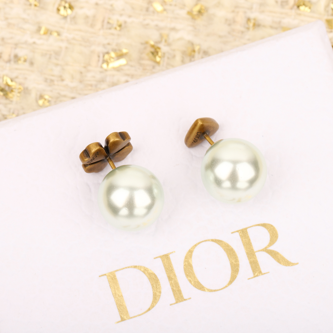 Dior Vintage Gold-Tone Finish Metal and White Crystal Lucky Clover Pearl Earrings 3 cmp i1755274694180 2752 0 2
