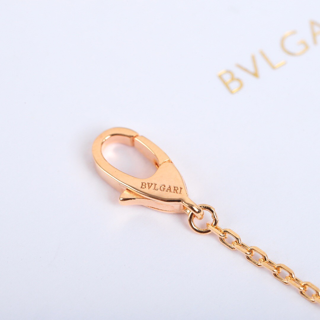 BVLGARI Diva Necklace: Red Agate & 925 Sterling Silver with Gold Plating 5 cmp i1755362830794 3425 0 4