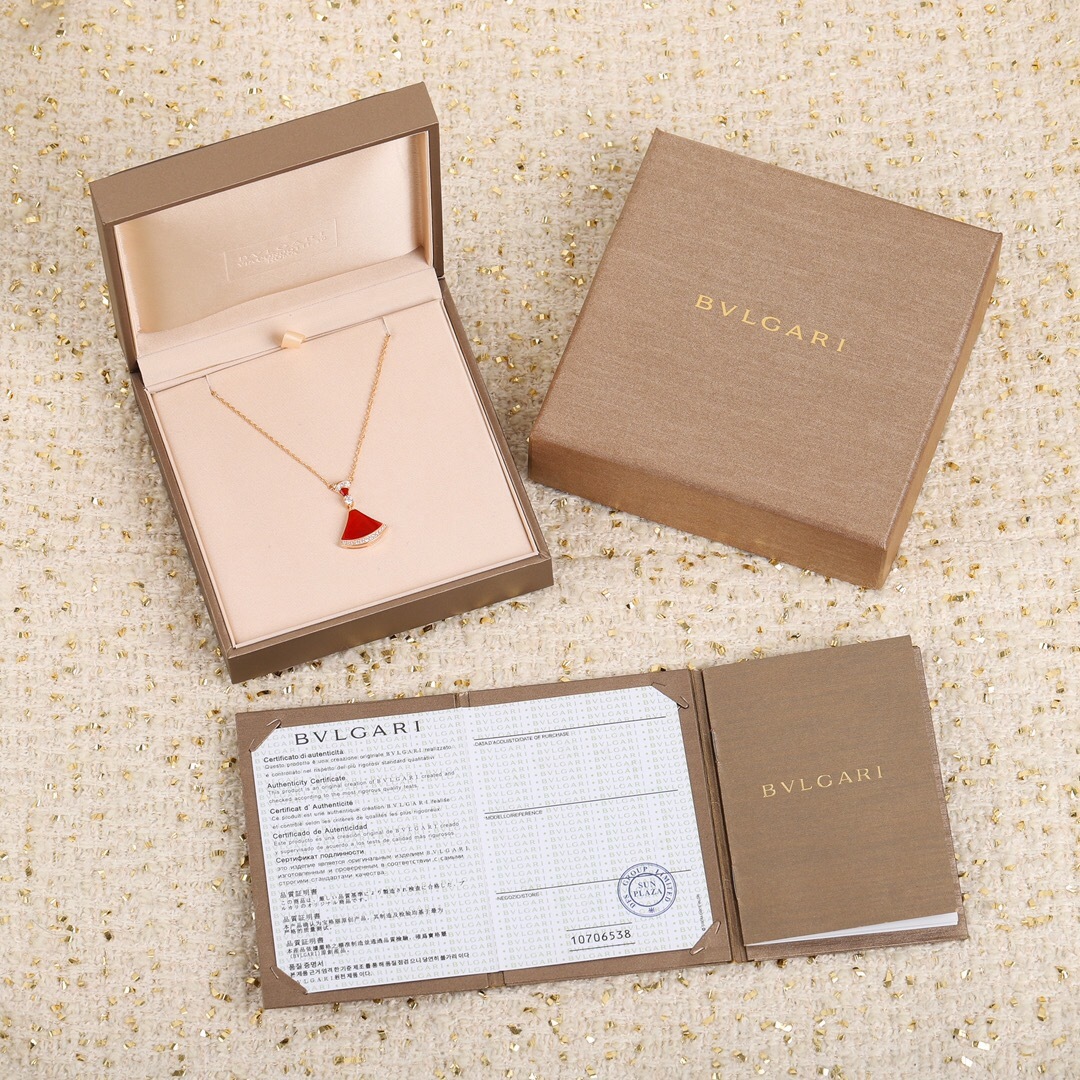 BVLGARI Diva Necklace: Red Agate & 925 Sterling Silver with Gold Plating 10 cmp i1755362832435 6280 0 0