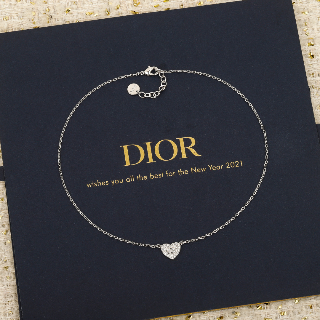 Dior Collar con Corazón de Diamantes - Elegancia Clásica y Moderna