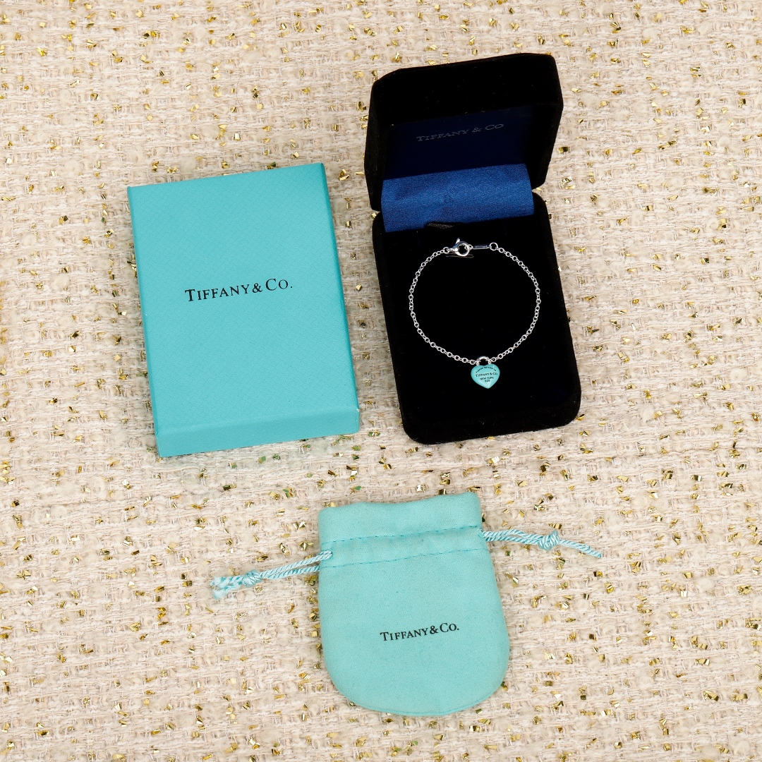 【我们出品】zp🆕3450 ，

25年情人节限定爱心滴油珐琅手链 Double Heart Tag 系