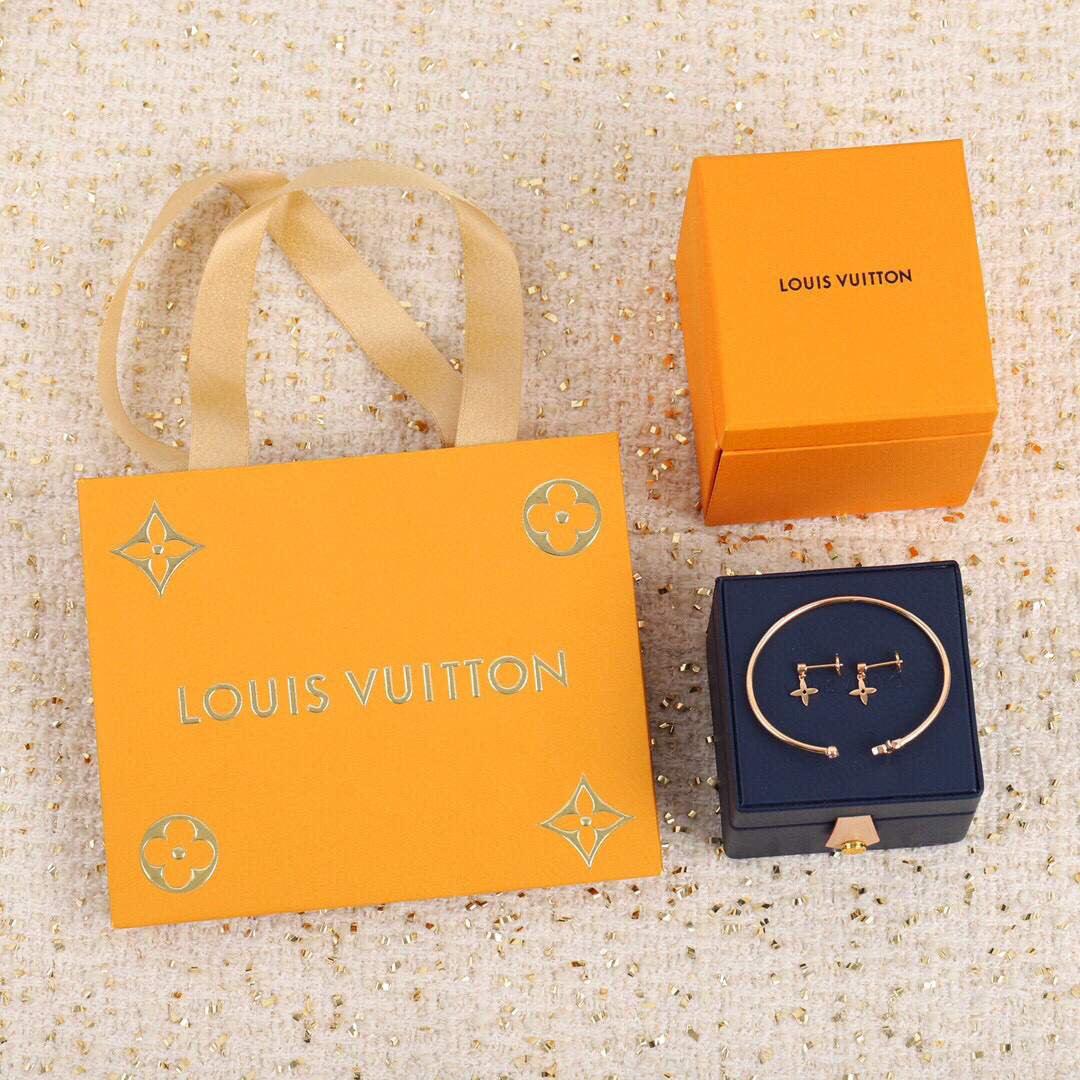 【纯银精工版电0.5咪金】louls vulttoN 系列很是推荐，上手非常的简约大方！这次工艺，不再是