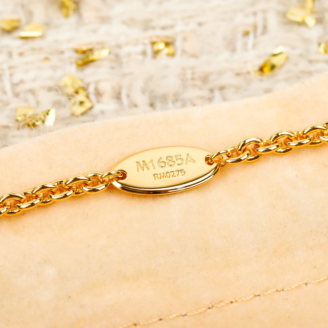 Louis Vuitton Necklace with Pearls and Monogram Flower Elements,Gold-Tone Finish 7 cmp i1755709281531 1775 0 6