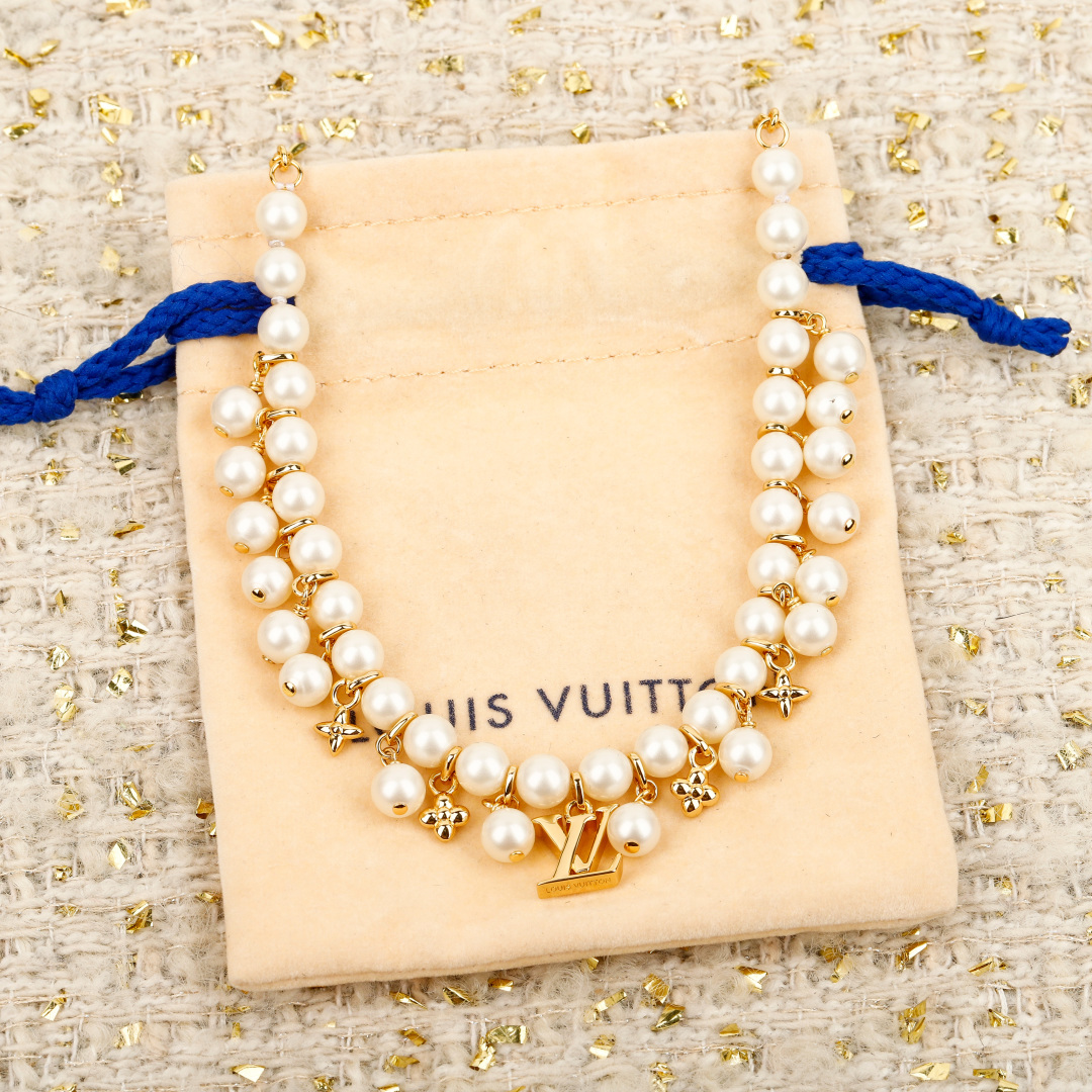 Louis Vuitton Necklace with Pearls and Monogram Flower Elements,Gold-Tone Finish 4 cmp i1755709281532 9829 0 3