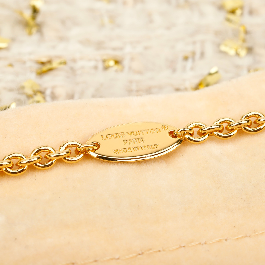 Louis Vuitton Necklace with Pearls and Monogram Flower Elements,Gold-Tone Finish 8 cmp i1755709286689 7871 0 7