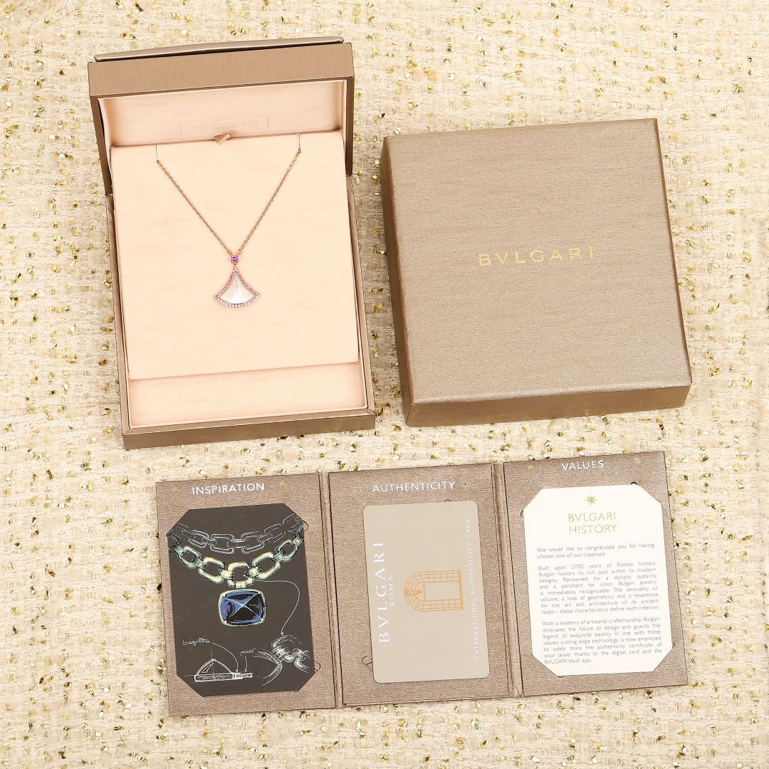 【我们出品】七夕情人节限量版，可订做真金真钻，只做对版专柜🆕真金货，Pk市面各种金货❗️

DIVAS‘