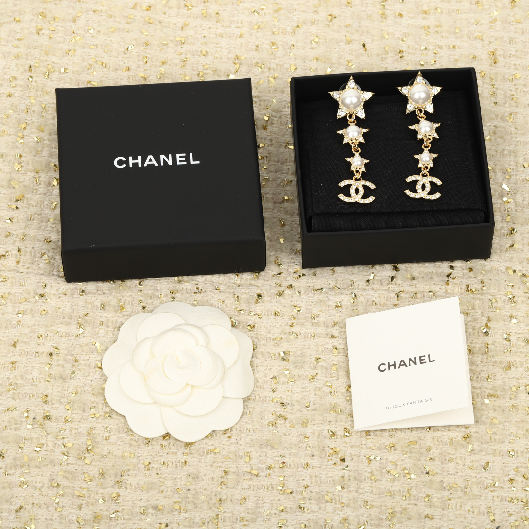Chanel 24C Star CC Drop Earrings, Gold Plated Brass, Pearl and Rhinestone 7 cmp i1755794829402 875 0 0