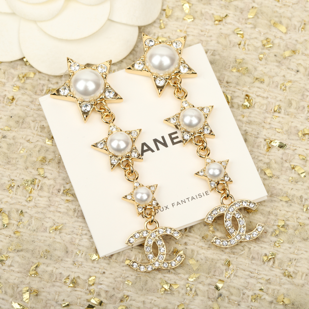 Chanel 24C Star CC Drop Earrings, Gold Plated Brass, Pearl and Rhinestone 4 cmp i1755794832930 9635 0 2