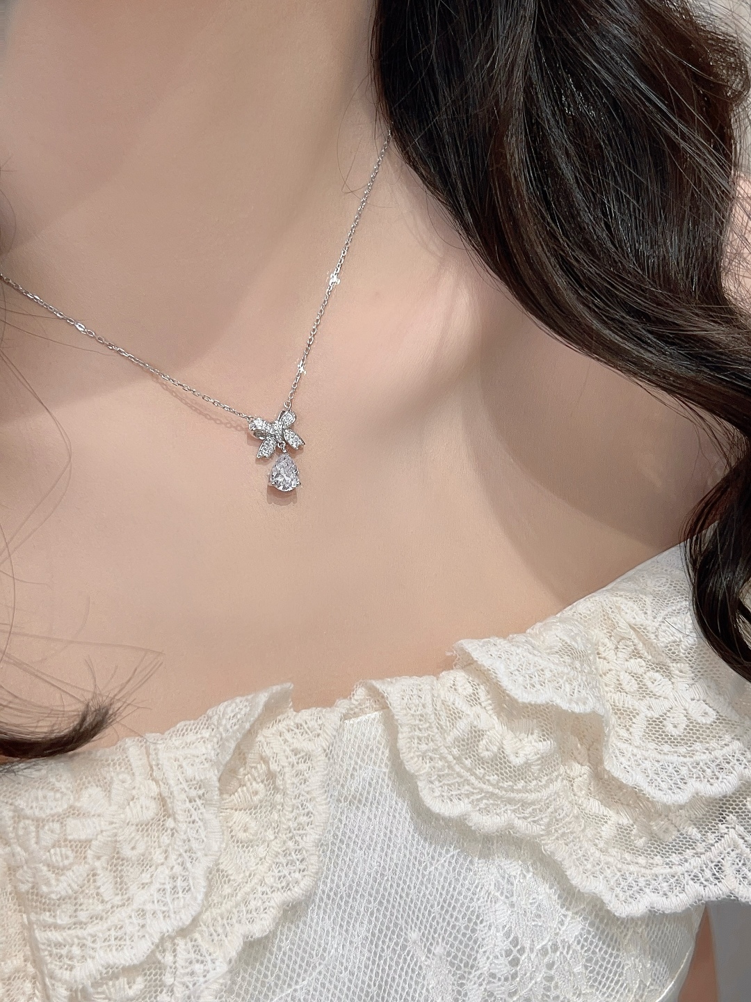【我们出品】

【彩宝系列-蝴蝶结项链】重工版本，非市面轻工版，通体925纯银➕耐磨保色度行业最新配方优