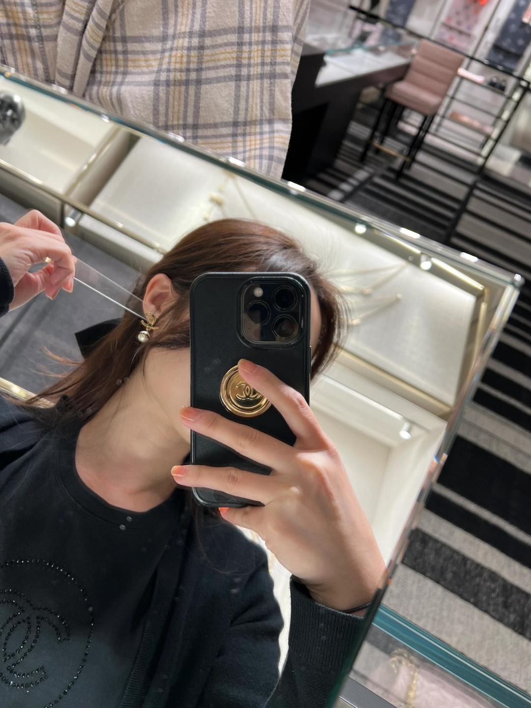 专柜🆕5000，❗️【Ch@nel24s黑白珍珠双C耳环】❗️每期必入的经典双c耳环，一致专柜🆕黄铜材质