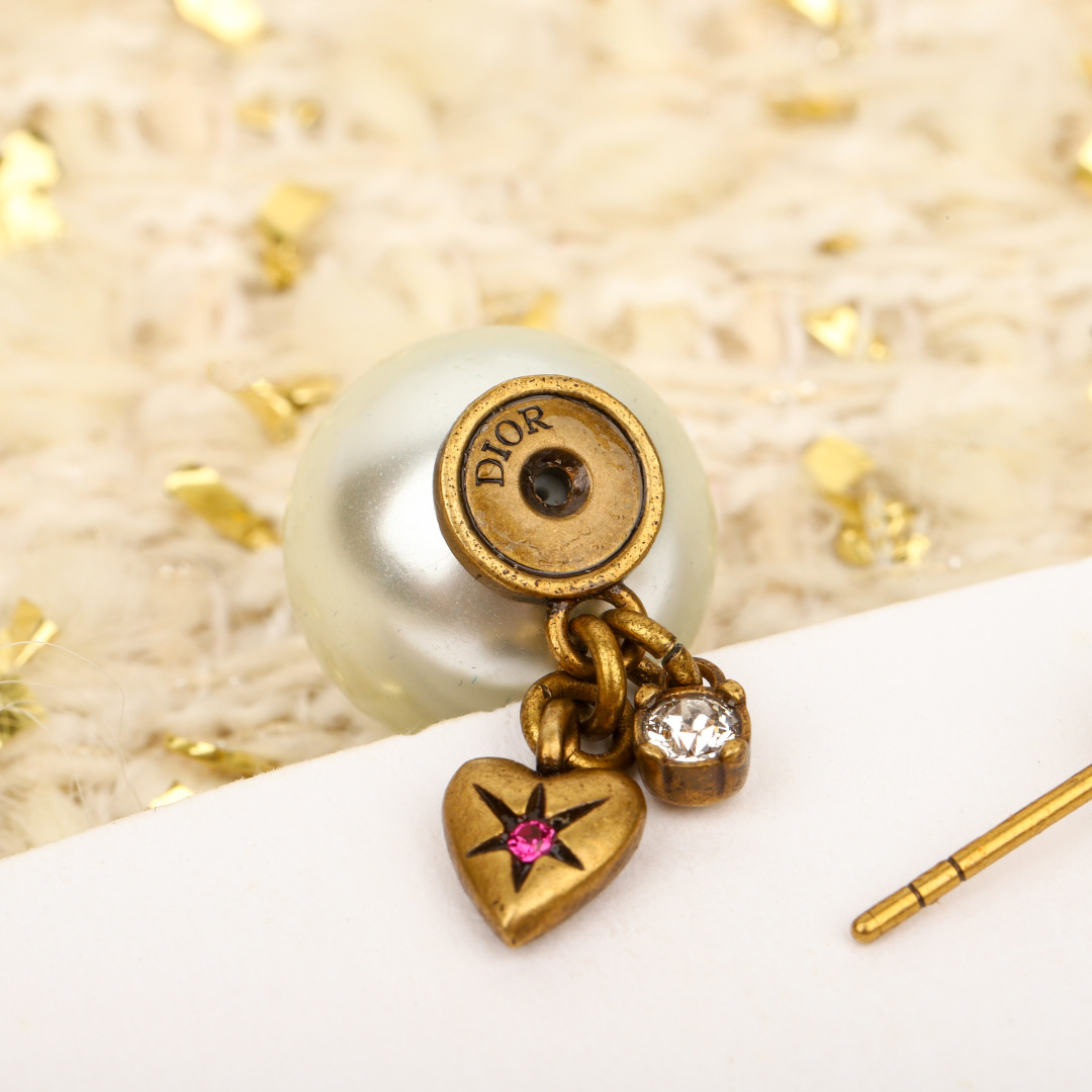 【我们出品】专柜🆕4200,❗️【D复古大小珍珠多元素耳钉】24最新款！时隔多年再次重现的复古金系列💥墙