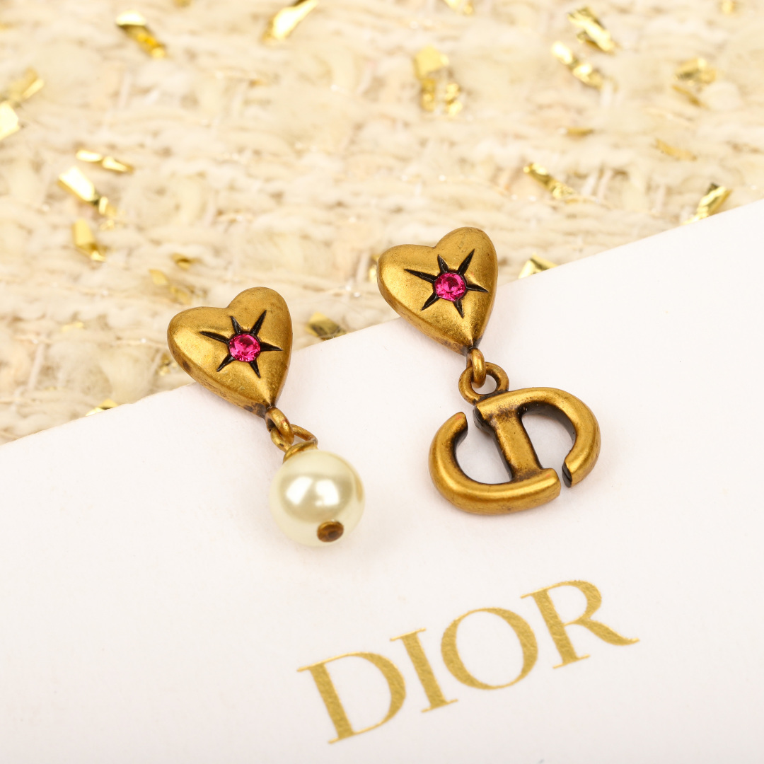 【我们出品】专柜🆕3300,❗️【D复古爱心吊cd珠耳钉】24最新款!时隔多年再次重现的复古金系列💥墙裂