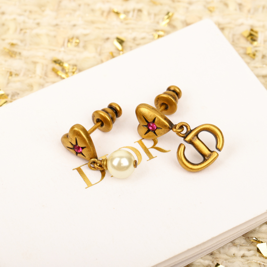 【我们出品】专柜🆕3300,❗️【D复古爱心吊cd珠耳钉】24最新款!时隔多年再次重现的复古金系列💥墙裂