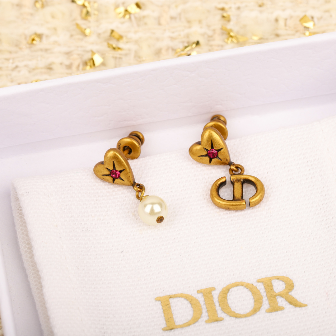【我们出品】专柜🆕3300,❗️【D复古爱心吊cd珠耳钉】24最新款!时隔多年再次重现的复古金系列💥墙裂