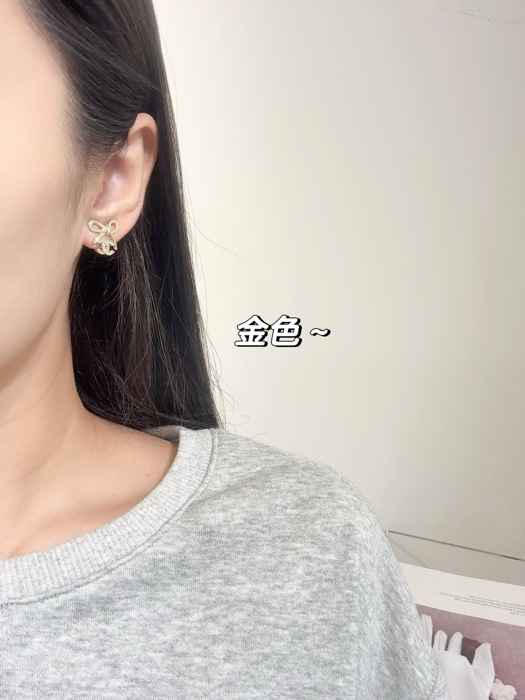 ¥ 110【我们出品】ZP💰4430❗️量大咨询客Fu❗

🔥🔥本季必入爆款25K新款耳钉【Ch@nel蝴蝶结吊双C耳钉】🔥火到炸裂，美到窒息，不买真心对不起自己❗️❗️全部采用进口施华洛钻，无敌重工成本非常高，市面上万万千千版本，各种low版看图做用假钻的也有，一定要多多对比，认准【我们出品】就可以了[偷笑][偷笑]分分钟又帮你们节省了几千大洋❗