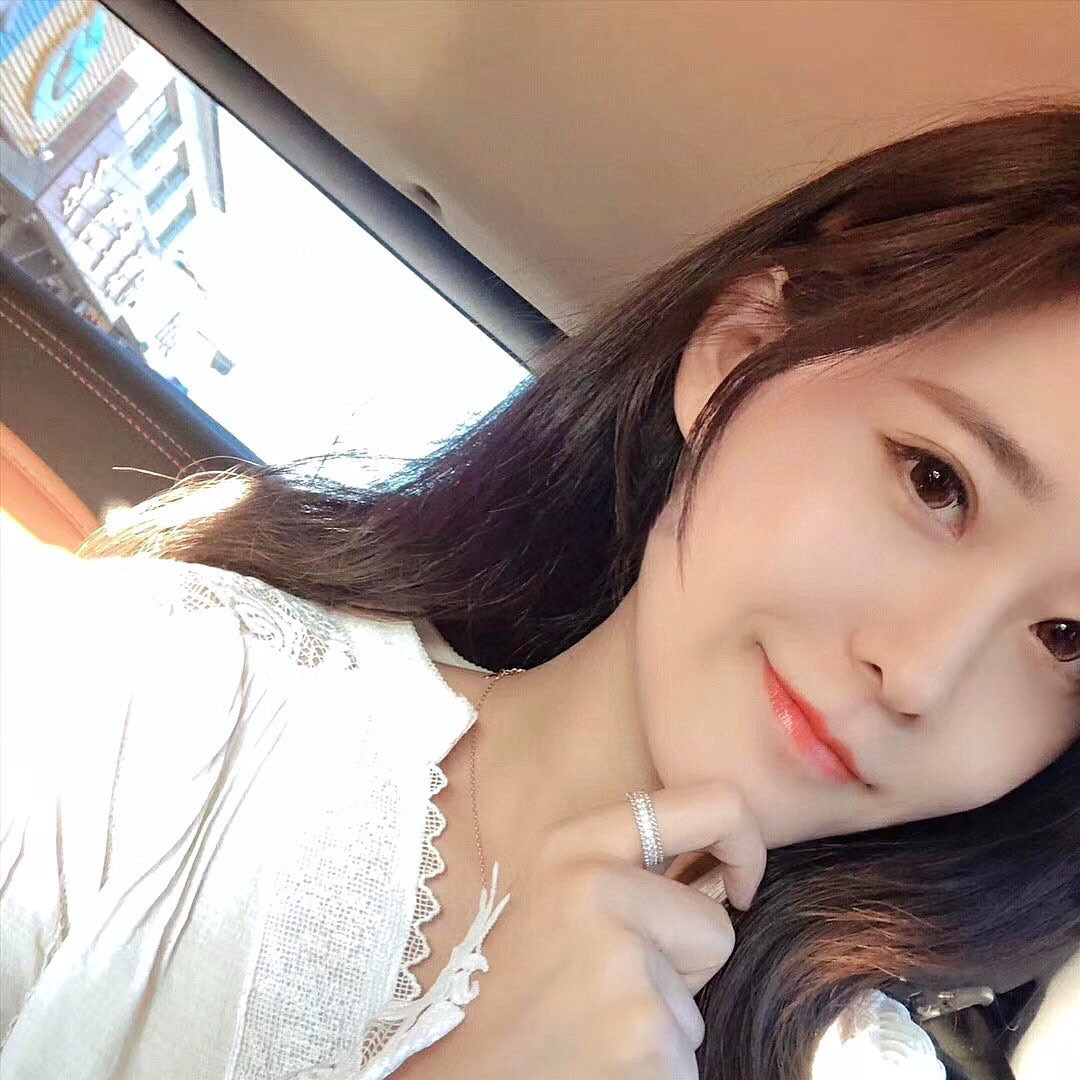 ¥ 150【代购级别】ZP💰33720，[得意]戴上它 去到ZP SA会夸你的戒指真好看，真正对珠宝类ZP开发的，可订制真金真钻版本，莫桑钻版本，只对ZP做❗️【灭世纯银精工版】美Size5-6-7-8【VCA  Perlee满钻戒】一定要入，因为，不仅好看，做得也实在是太好太无敌了，性价比实在是高到不要不要的❗️边珠的工艺必须拿捏十分精准，因为稍微有一点数据差，会使得整个戒指的味道截然不同，边珠的立体感跟圆润感是最大的难度，可以看一下再改过无数个版后，我们的工艺可以说跟ZP真金的视觉效果达到一模一样❗️❗再者，选用了进口仿真钻，视觉效果不亚于真钻，非常的bling✨，实物到手，你会惊呼更漂亮更完美[强]【我们出品】完完全全原汁原味的做出了ZP真金真钻的视觉效果👍🏻👍🏻开发真心不容易，且行且珍惜❗️