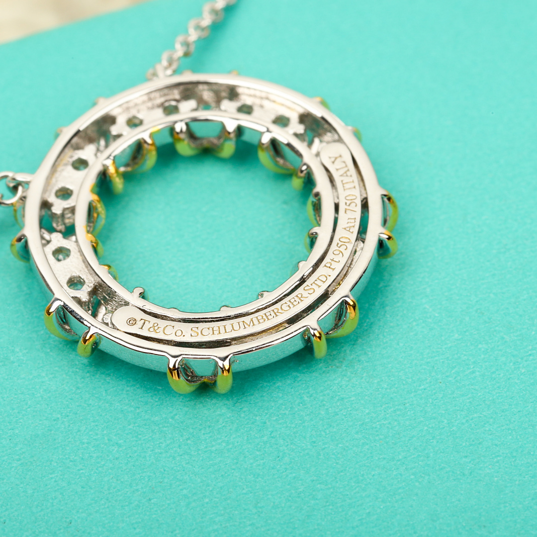 &yen; 190【我们出品】 交叉项链，可订做真金真钻，只做对版ZP真金货，Pk市面各种金货❗️量大咨询客Fu

Eighteen Stone 项链，Jean Schlumberger 华美卓群的佳作堪称世界级的臻美设计。明亮式切割钻石，与象征爱情的金色&ldquo;X&rdquo;符号交相映衬，为这款耀眼夺目的设计赋予独特亮点。