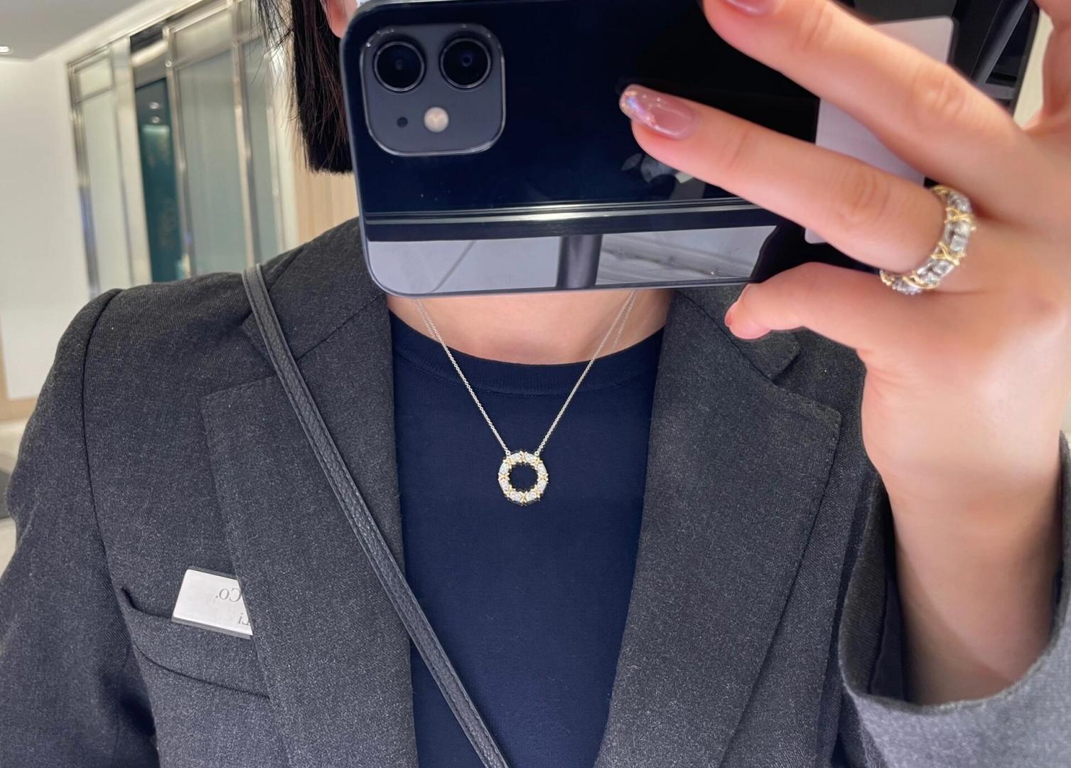 &yen; 190【我们出品】 交叉项链，可订做真金真钻，只做对版ZP真金货，Pk市面各种金货❗️量大咨询客Fu

Eighteen Stone 项链，Jean Schlumberger 华美卓群的佳作堪称世界级的臻美设计。明亮式切割钻石，与象征爱情的金色&ldquo;X&rdquo;符号交相映衬，为这款耀眼夺目的设计赋予独特亮点。