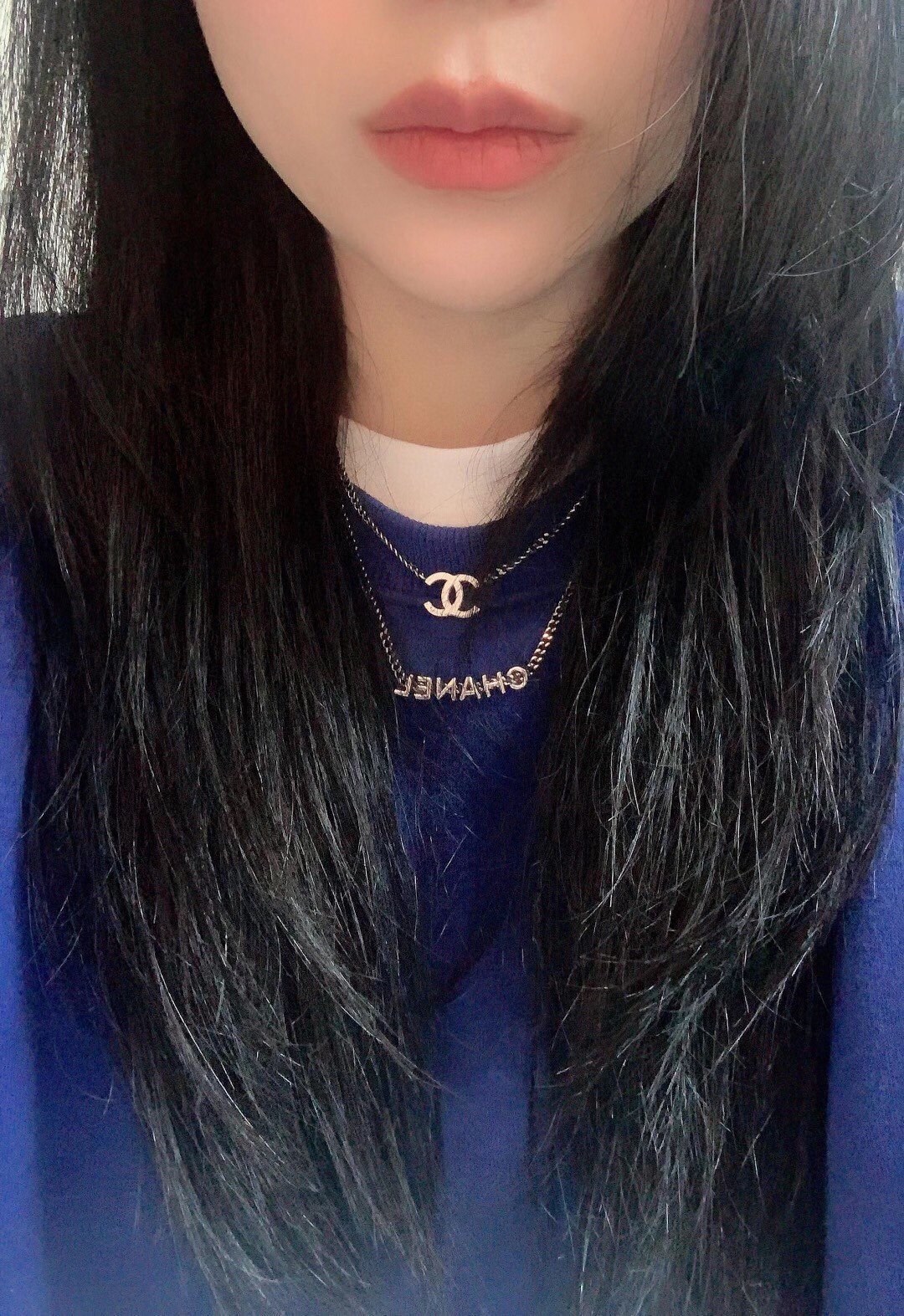 ¥ 100【我们出品】最爱的Vintage😍遇到绝对不能错过❗
 
❗️【香字母项链】经典万年款，怎么搭都超好看❗️强烈推荐两个颜色一起入！两条叠戴太绝了！尾链小锁头设计，还可以反过来前面当项链吊坠佩戴👍🏻👍🏻❗️ “流行稍纵即逝，风格永存”这就是Vintage的魅力！可遇而不可求这句话用在Ch@nel Vintage系列上是再合适不过了，ZP虽然是“二手货”，它并不代表陈旧，或者过时，相反，体现的是一种成熟的、历时不变的经典魅力，换句话说就是：以前能佩戴，现在佩戴，将来还能佩戴的复古饰品。So，一般遇到我喜欢的Vintage款式，二话不说，绝对会收藏，而且，就像投资一样，稳健升值的Vintage，你太值得拥有了[机智][机智]这样一股浓烈的复古风，在现在看来确是特别得赋有现代的时尚感！