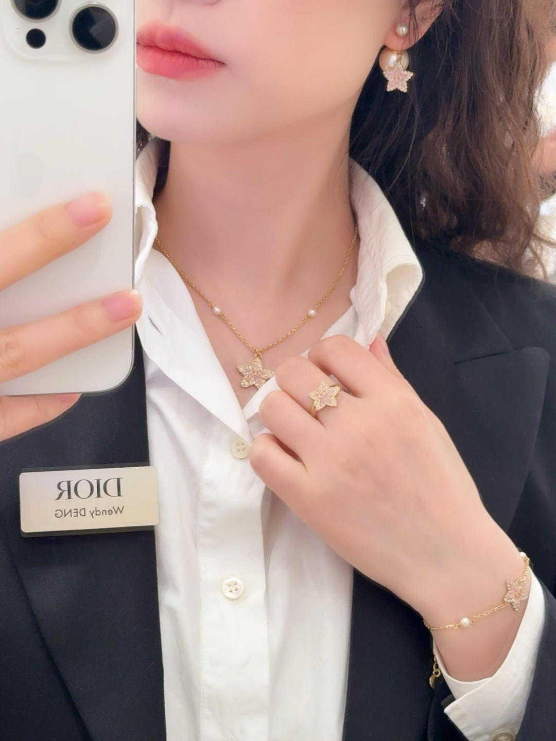 ¥ 110【我们出品】预售20号左右出货，ZP 5220！量大咨询客Fu❗️

【D!or五角星CD珍珠耳钉】26年早春Cruise最新款！😍😍精致又貌美，怎么搭配怎么好看❗️五角星⭐️树脂+施华洛钻，不是那种全白的，而是白色发浓发青的色珠，认准我们出品一致致ZP！上身百搭又不失独特气质，日常通勤首选，强烈推荐❗️❗️