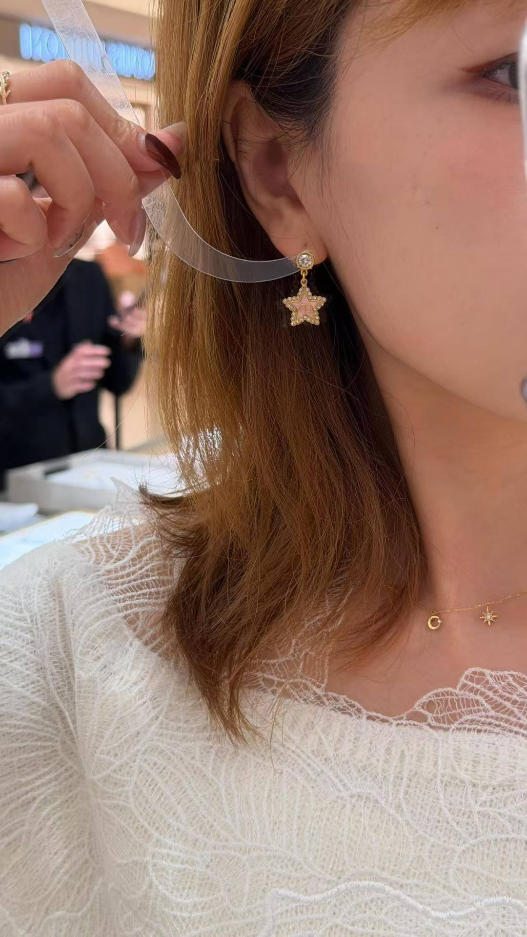 ¥ 110【我们出品】预售20号左右出货，ZP 4720！量大咨询客Fu❗️

【D!or五角星CD耳钉】26年早春Cruise最新款！😍😍精致又貌美，怎么搭配怎么好看❗️五角星⭐️树脂+施华洛钻，认准我们出品一致致ZP！上身百搭又不失独特气质，日常通勤首选，强烈推荐❗️❗️