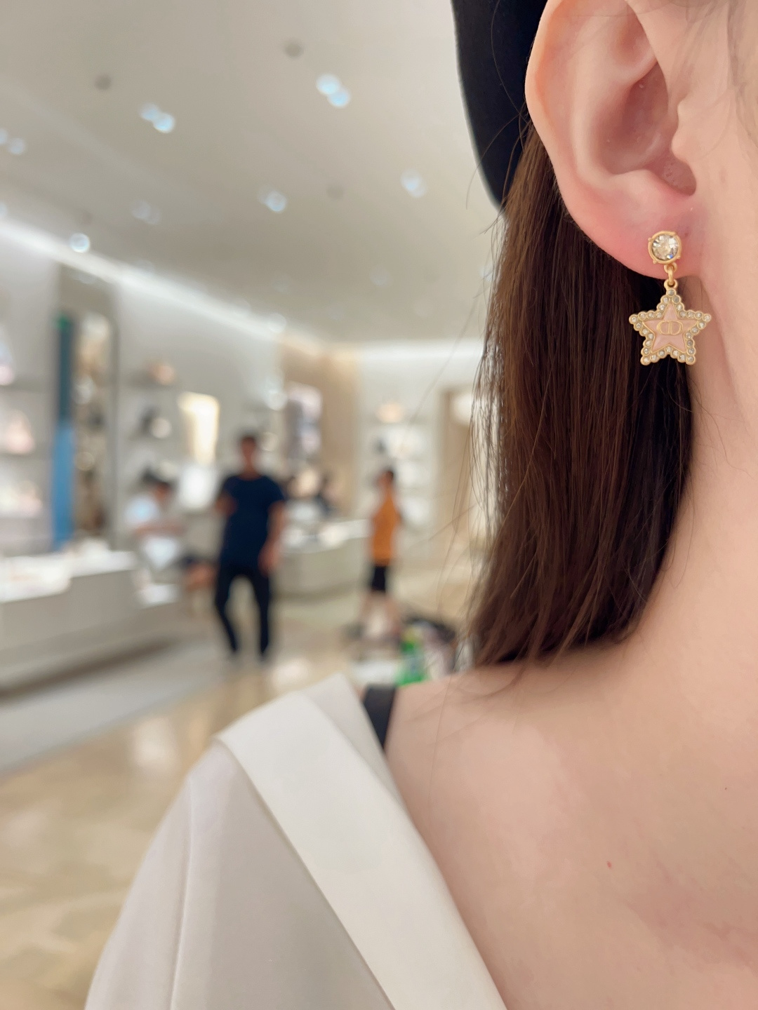 ¥ 110【我们出品】预售20号左右出货，ZP 4720！量大咨询客Fu❗️

【D!or五角星CD耳钉】26年早春Cruise最新款！😍😍精致又貌美，怎么搭配怎么好看❗️五角星⭐️树脂+施华洛钻，认准我们出品一致致ZP！上身百搭又不失独特气质，日常通勤首选，强烈推荐❗️❗️