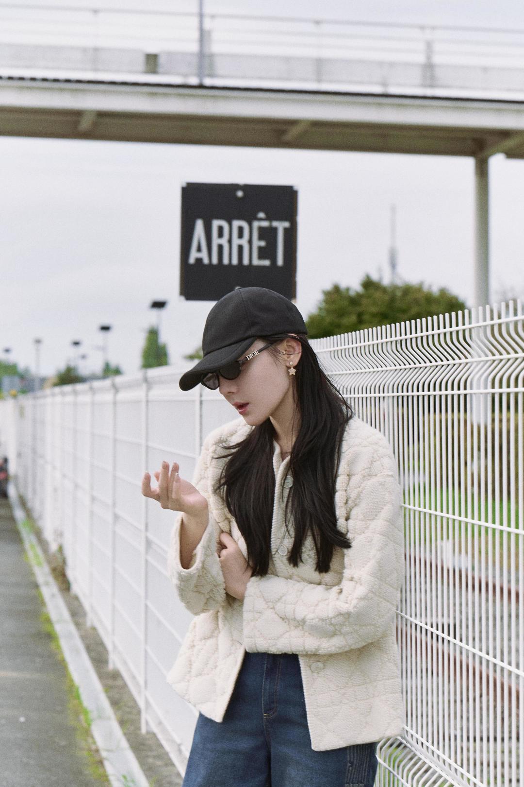 ¥ 110【我们出品】预售20号左右出货，ZP 4720！量大咨询客Fu❗️

【D!or五角星CD耳钉】26年早春Cruise最新款！😍😍精致又貌美，怎么搭配怎么好看❗️五角星⭐️树脂+施华洛钻，认准我们出品一致致ZP！上身百搭又不失独特气质，日常通勤首选，强烈推荐❗️❗️