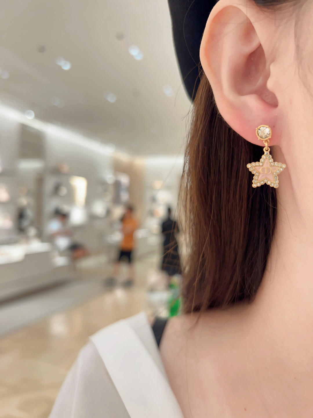 ¥ 110【我们出品】预售20号左右出货，ZP 4720！量大咨询客Fu❗️

【D!or五角星CD耳钉】26年早春Cruise最新款！😍😍精致又貌美，怎么搭配怎么好看❗️五角星⭐️树脂+施华洛钻，认准我们出品一致致ZP！上身百搭又不失独特气质，日常通勤首选，强烈推荐❗️❗️