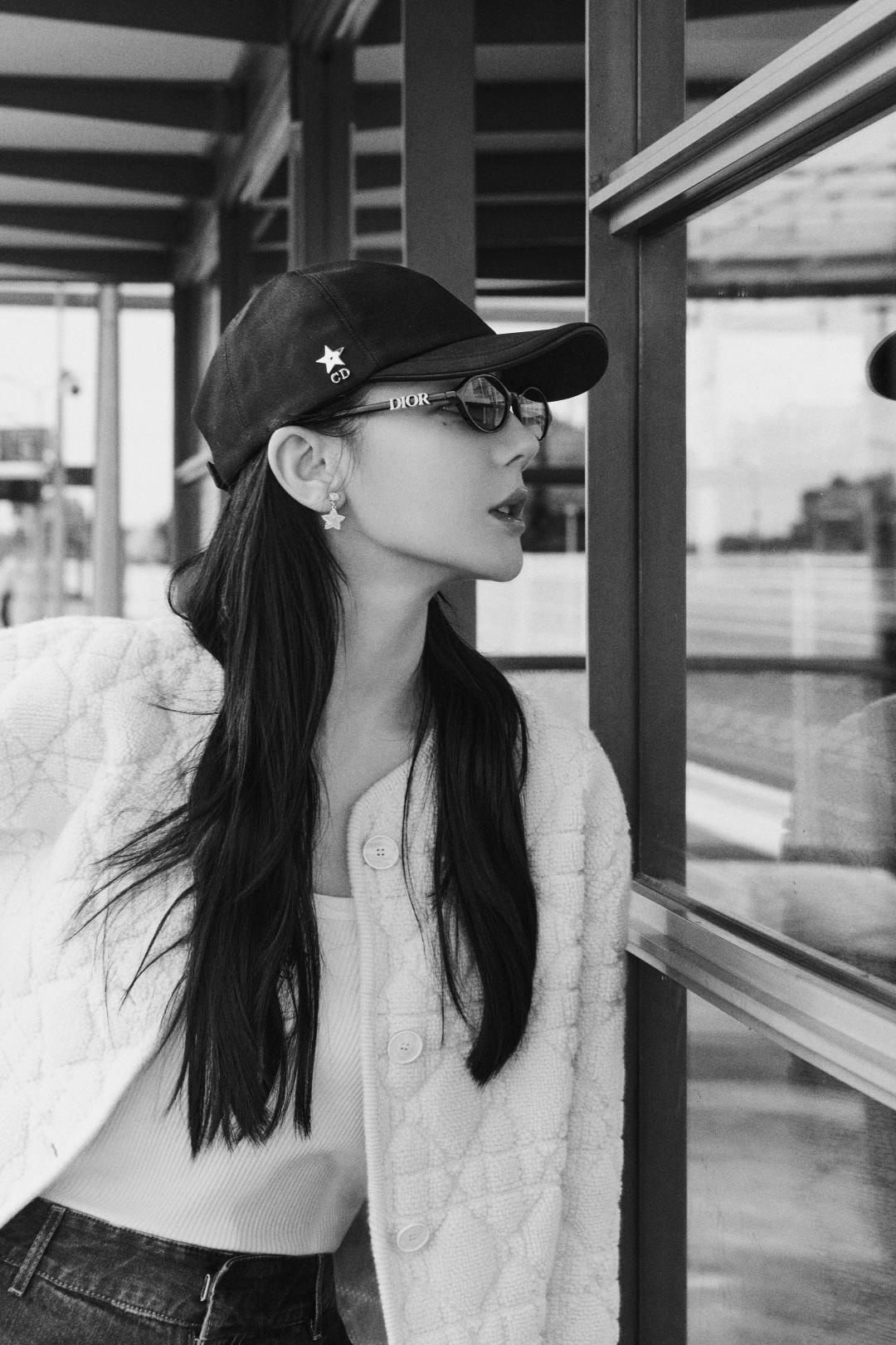 ¥ 110【我们出品】预售20号左右出货，ZP 4720！量大咨询客Fu❗️

【D!or五角星CD耳钉】26年早春Cruise最新款！😍😍精致又貌美，怎么搭配怎么好看❗️五角星⭐️树脂+施华洛钻，认准我们出品一致致ZP！上身百搭又不失独特气质，日常通勤首选，强烈推荐❗️❗️