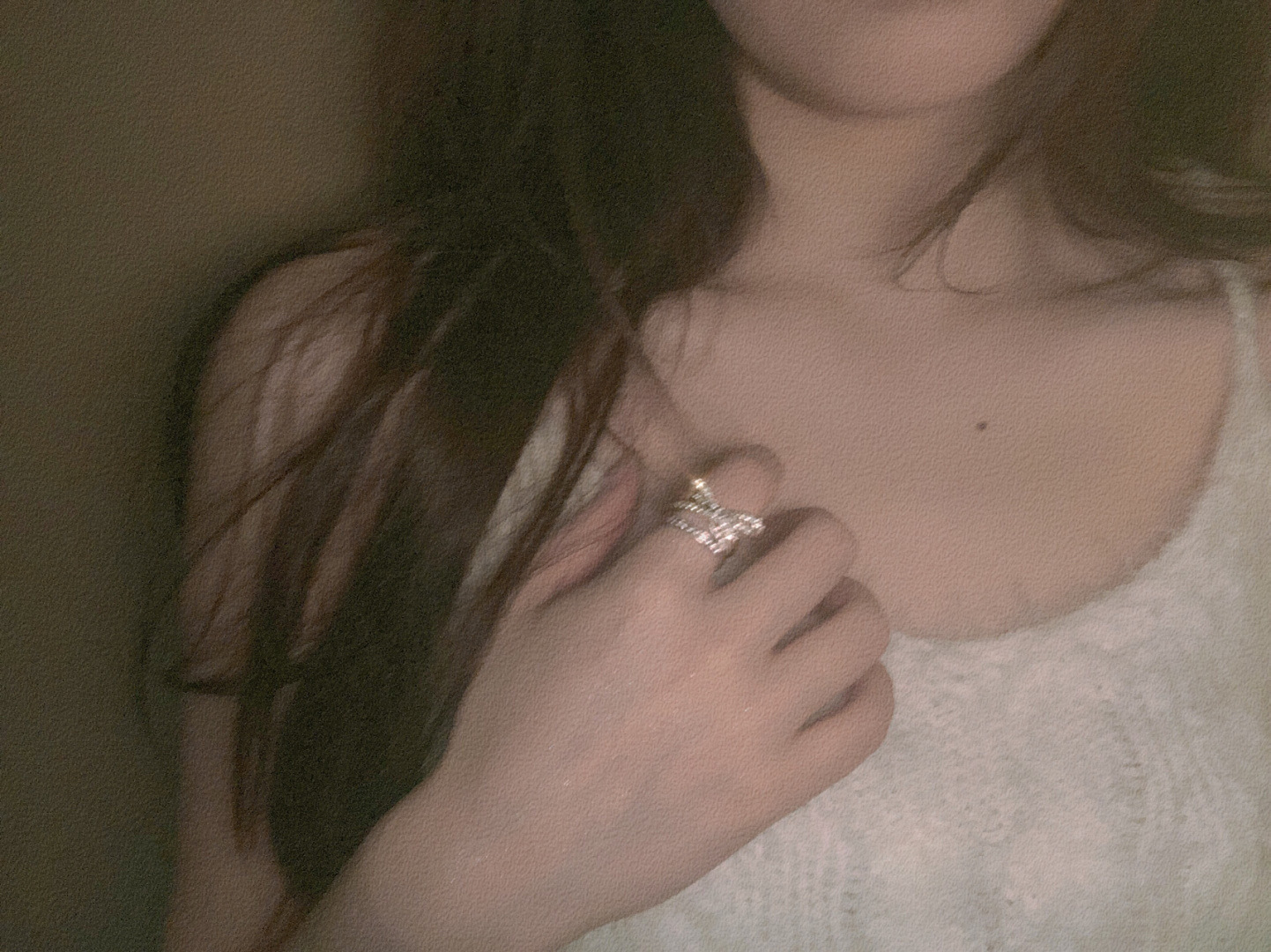 ¥ 200【我们出品】蝴蝶结戒指  zp💰71420+  认准唯一一家真正购入珠宝类ZP开发的，可订做真金真钻，只做对版ZP真金货，Pk市面各种金货❗️量大咨询客Fu

RUBAN戒指，RUBAN系列在时装与珠宝间打了个美丽的结。编织永恒以白K金镶钻作品向香奈儿时装致敬，展现与众不同的穿搭风格。ZP为18k金，我们出品通体采用925银，手工镶嵌钻石，蝴蝶结+交叉设计，再加上双层叠加错位，非常复杂的工艺，珠宝款式真的非常考验一个工厂的技术，越复杂的工艺越能提现出一个工厂的功力。也只有非常有实力的工厂配合才能生产出如此精致的珠宝，不是你知道就能生产的，必须有专业的老师傅配合才能产出如此完美之物。看细节❗️❗️❗️