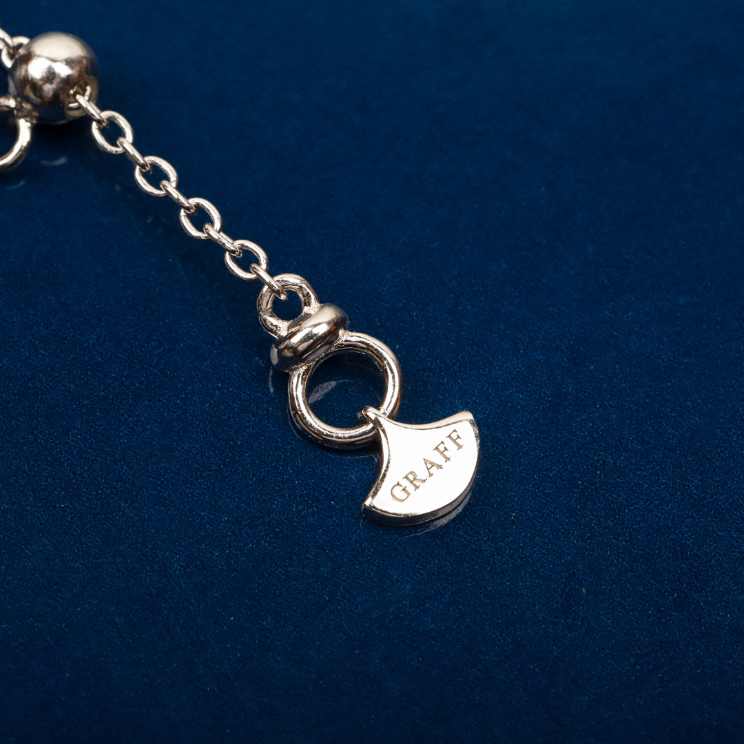 ¥ 200【我们出品】 幻影蝴蝶项链，可订做真金真钻，只做对版ZP真金货，Pk市面各种金货❗️量大咨询客Fu

Princess满钻蝴蝶项链💓💓💓GR@FF的款，高级珠宝的设计大气耐看，很精美的一款蝴蝶项链，翩翩姿态，优雅高贵。镂空仙子能够成就你成为高级仙子，灵动闪现💓幻影蝴蝶作为G家标志性款式，款式的美感毋庸置疑。上身是比较有存在感的一款项链，大小适中不浮夸，搭配裙装超级美。通体925银材质，镶嵌定制进口仿真钻。