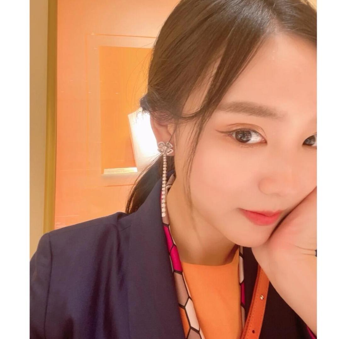 p388【我们出品】格拉芙满钻耳环，可订做真金真钻，只做对版ZP真金货，Pk市面各种金货❗️量大咨询客Fu

FIOREVER咏绽系列在“永恒之城”罗马中绚丽绽放，从罗马人所珍视的迷人四瓣花中汲取设计灵感，这种花是幸福与快乐的象征。此款精致柔美的可拆分珠宝璀璨动人，洋溢着浪漫风情，只需拆下吊坠，便可变为百搭多变的花形耳钉。其巧妙结合了经典的网球式钻石设计与华丽非凡的花卉图案，散发令人难以抵挡的魅力。